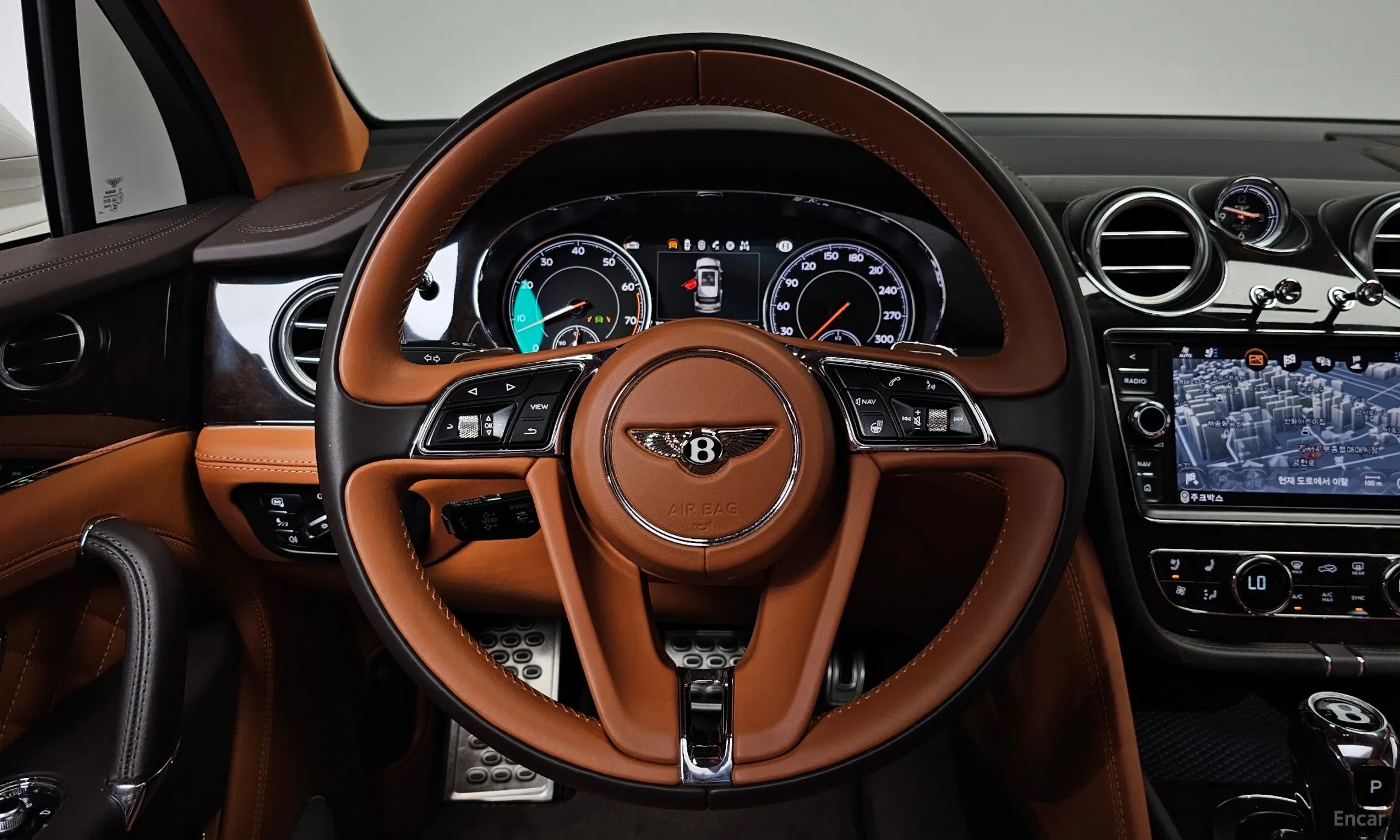 Bentley Bentayga превью 13
