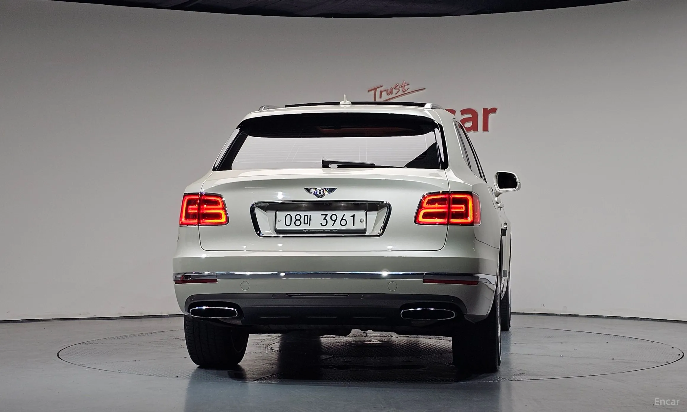 Bentley Bentayga превью 4