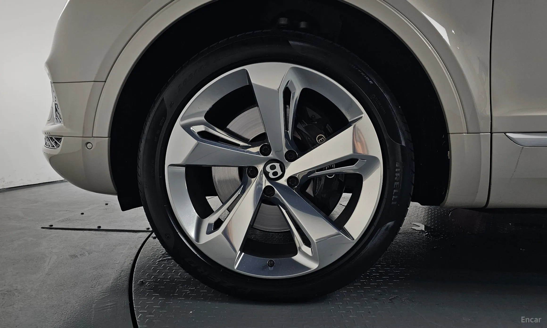 Bentley Bentayga превью 5