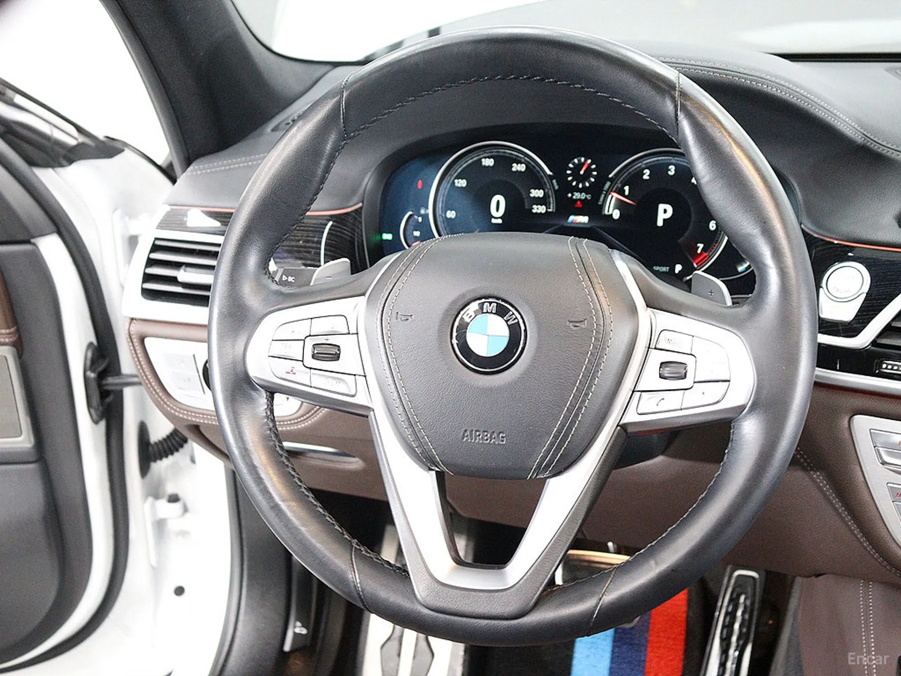 BMW 7 Series (G11) превью 11