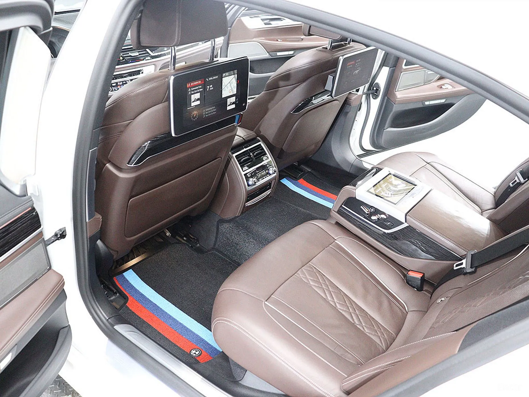 BMW 7 Series (G11) превью 17