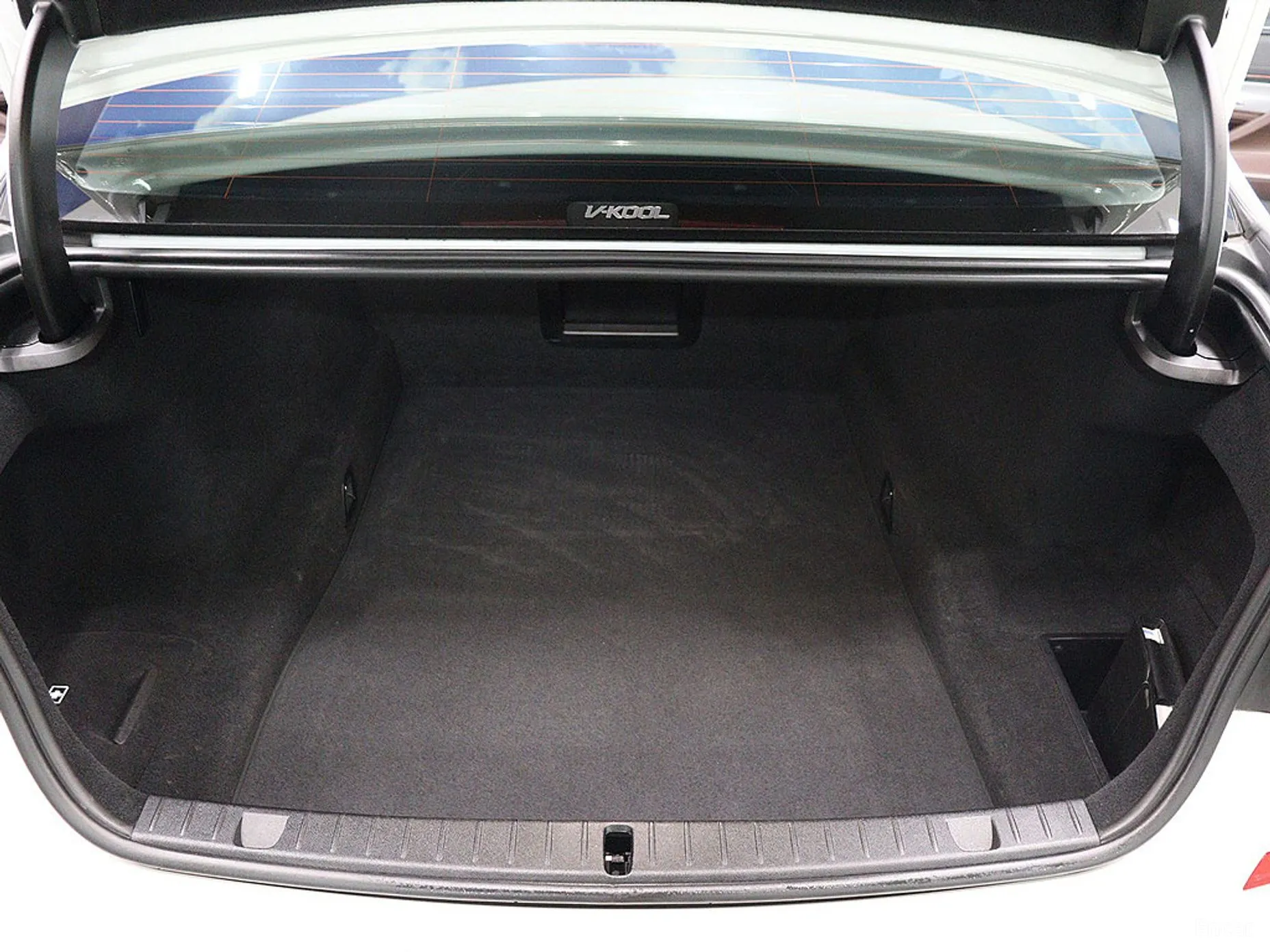 BMW 7 Series (G11) превью 18