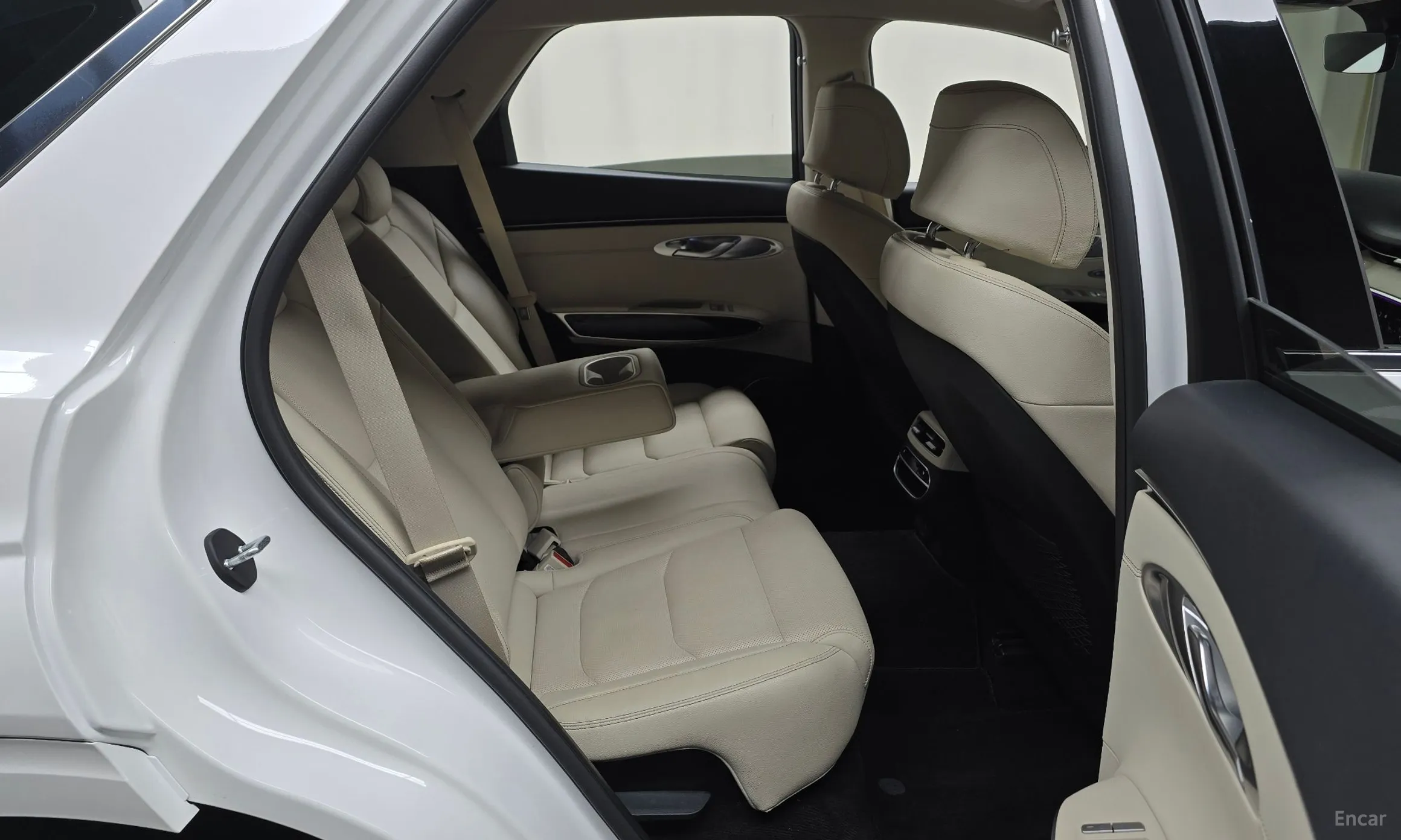 Genesis GV70 превью 11