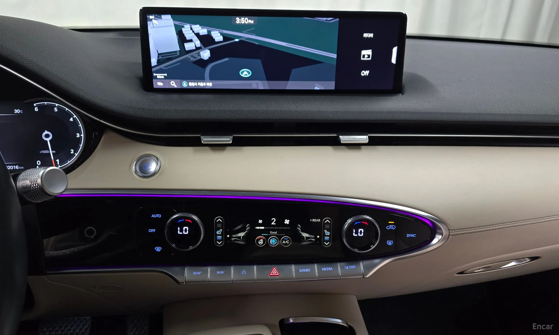 Genesis GV70 превью 13