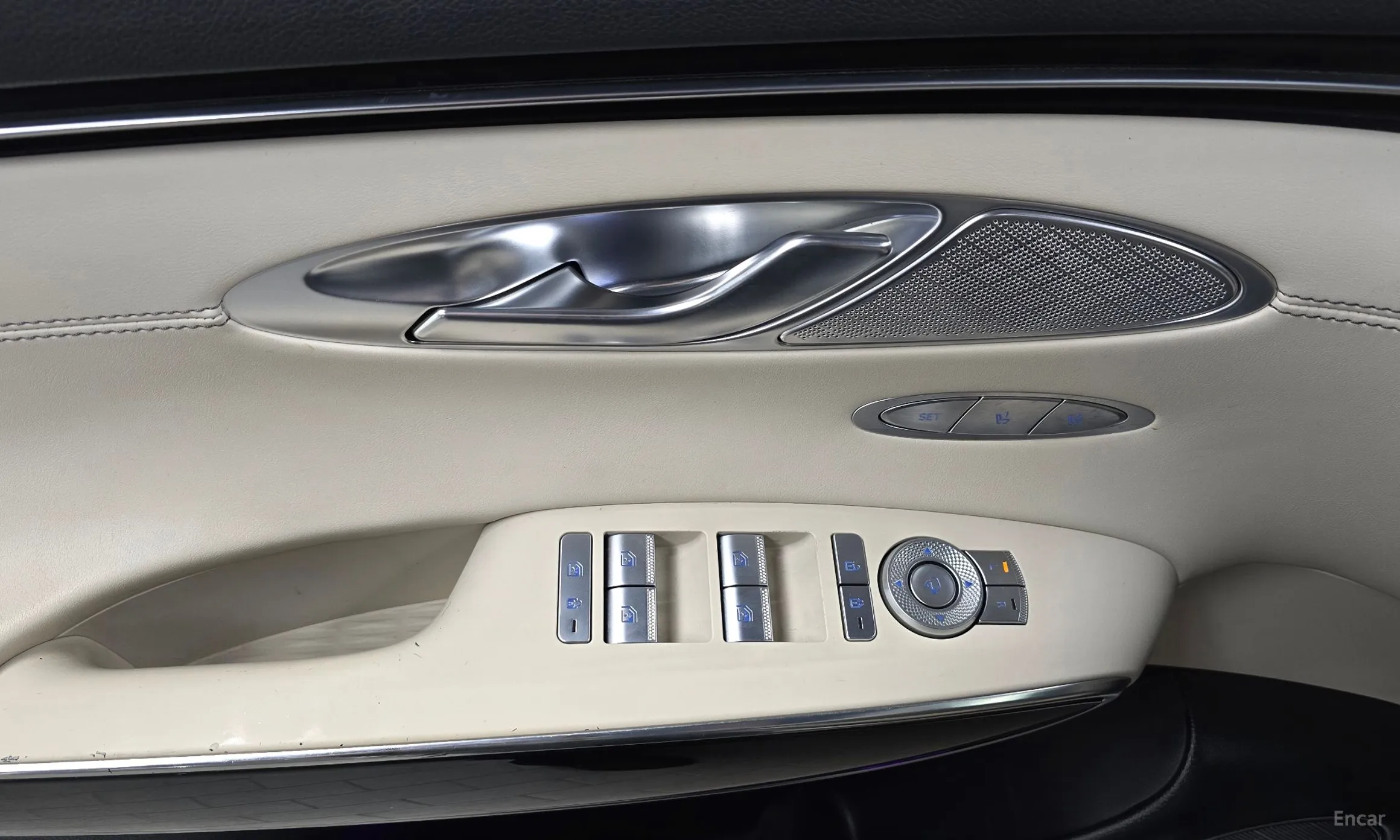 Genesis GV70 превью 18