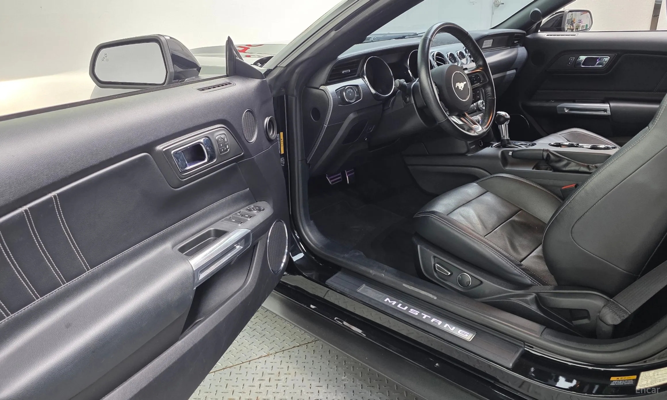 Ford Mustang превью 10