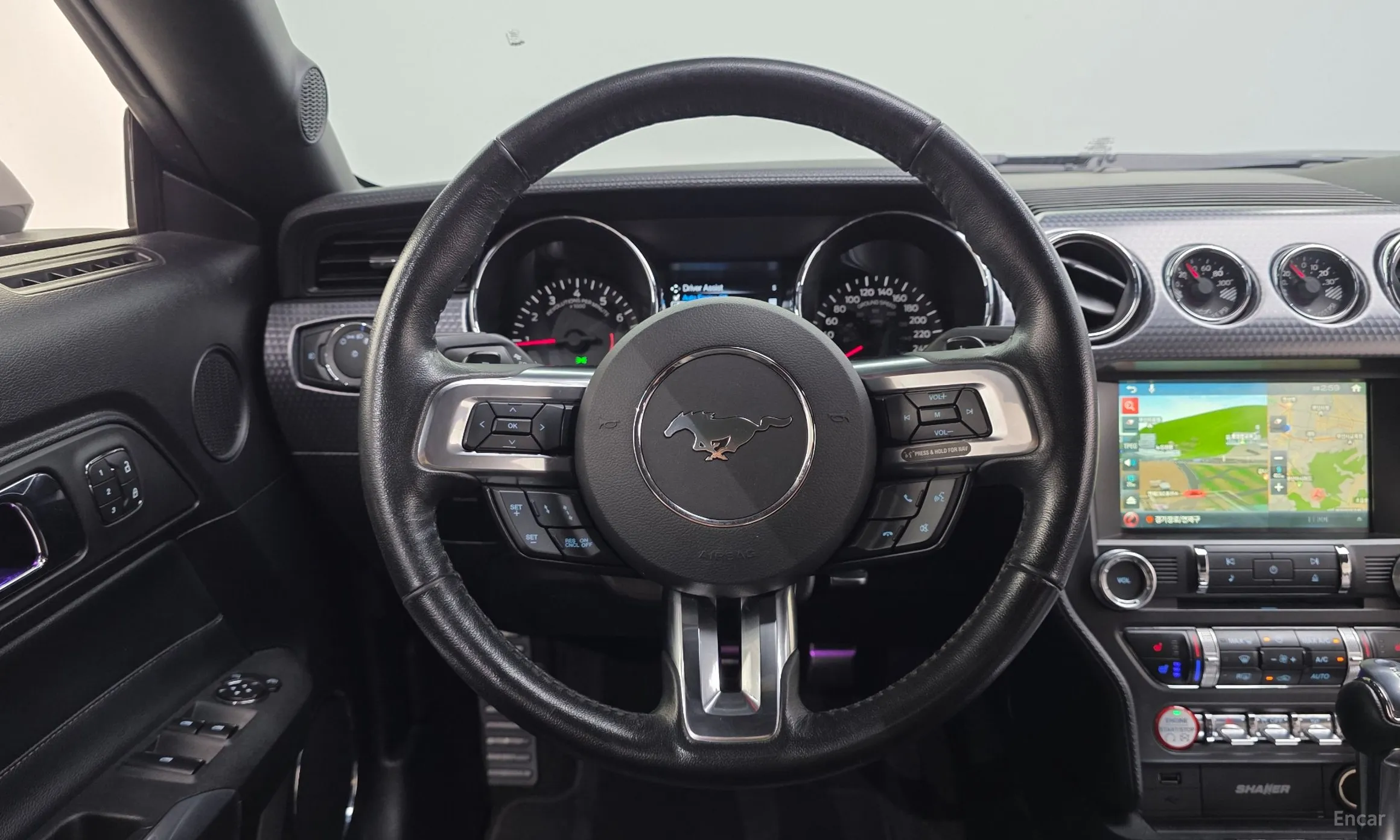 Ford Mustang превью 12