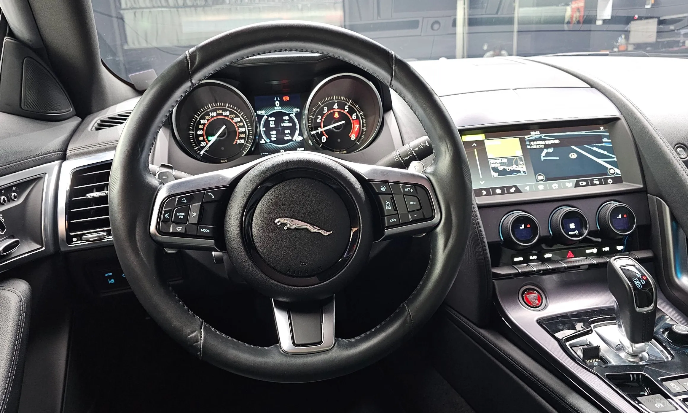 Jaguar F-TYPE превью 11