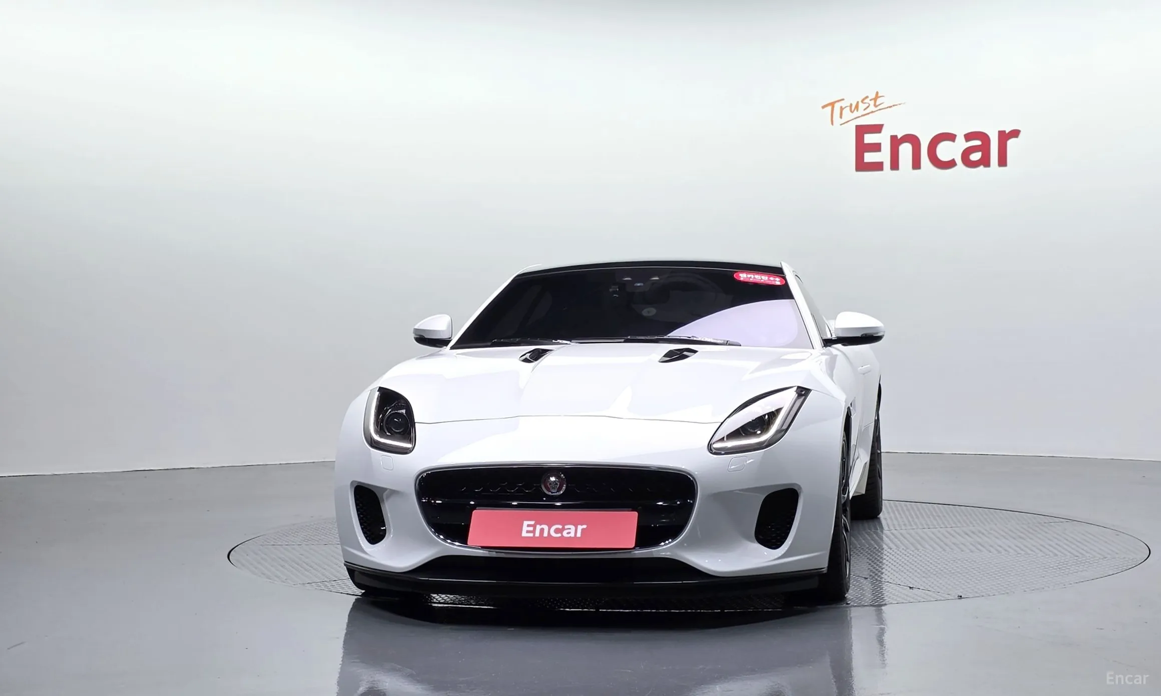 Jaguar F-TYPE превью 3