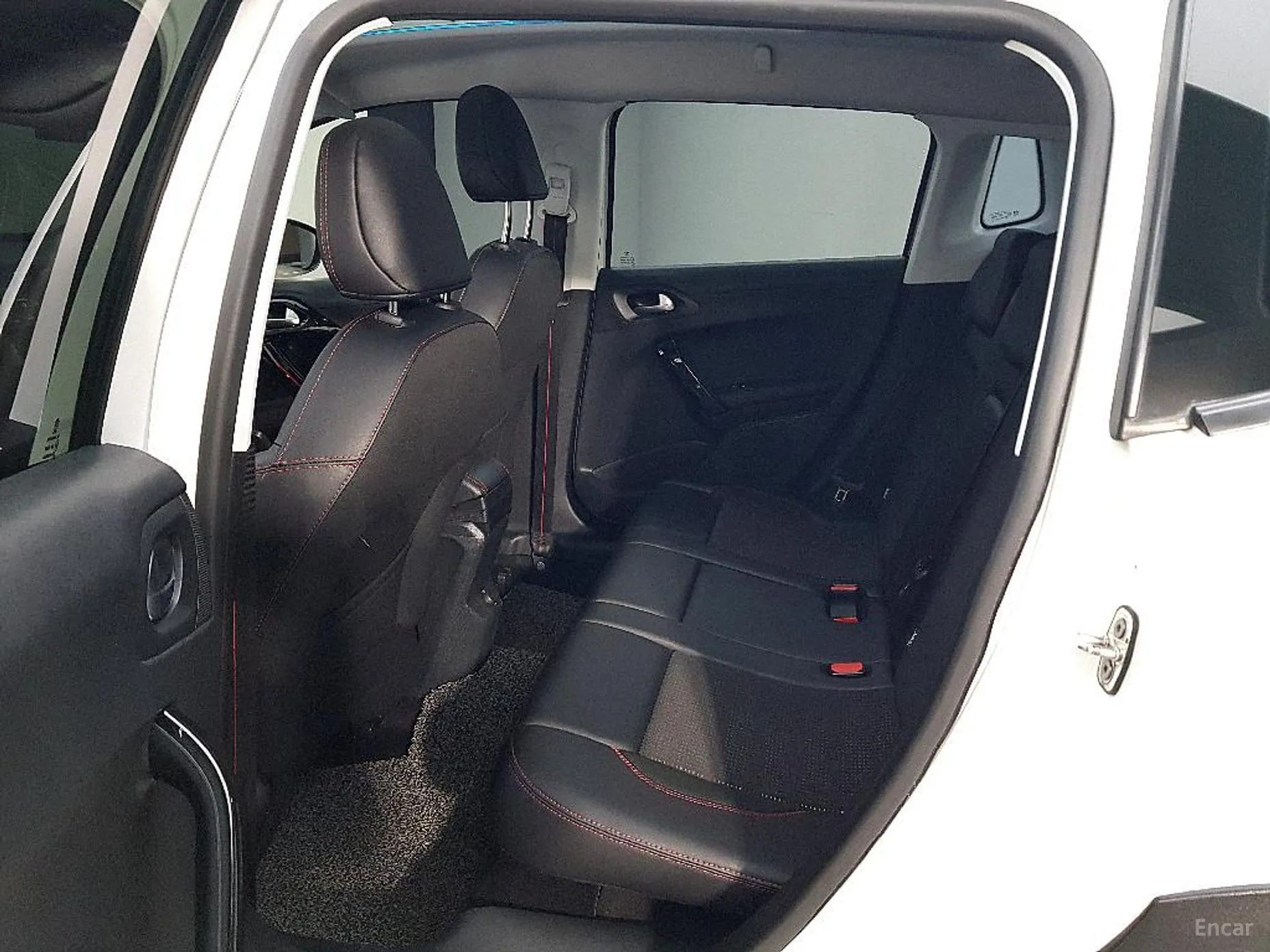 Peugeot 2008. превью 9