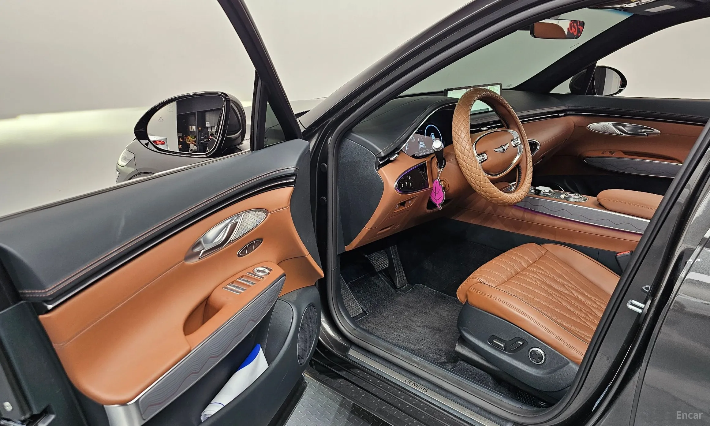 Genesis GV70 превью 10