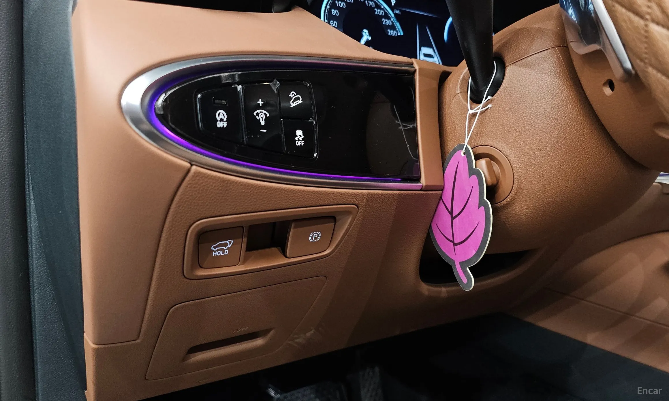 Genesis GV70 превью 20