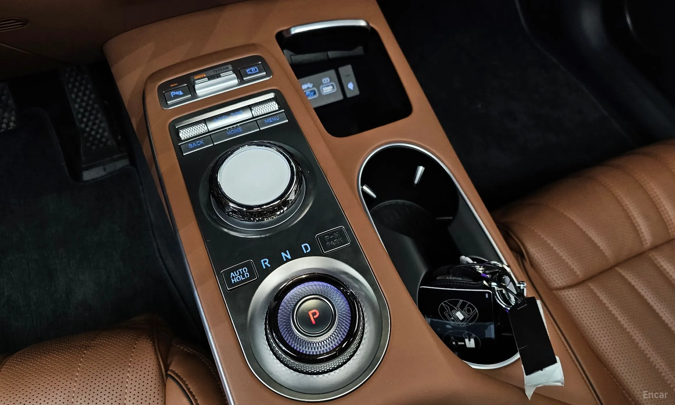 Genesis GV70 превью 9