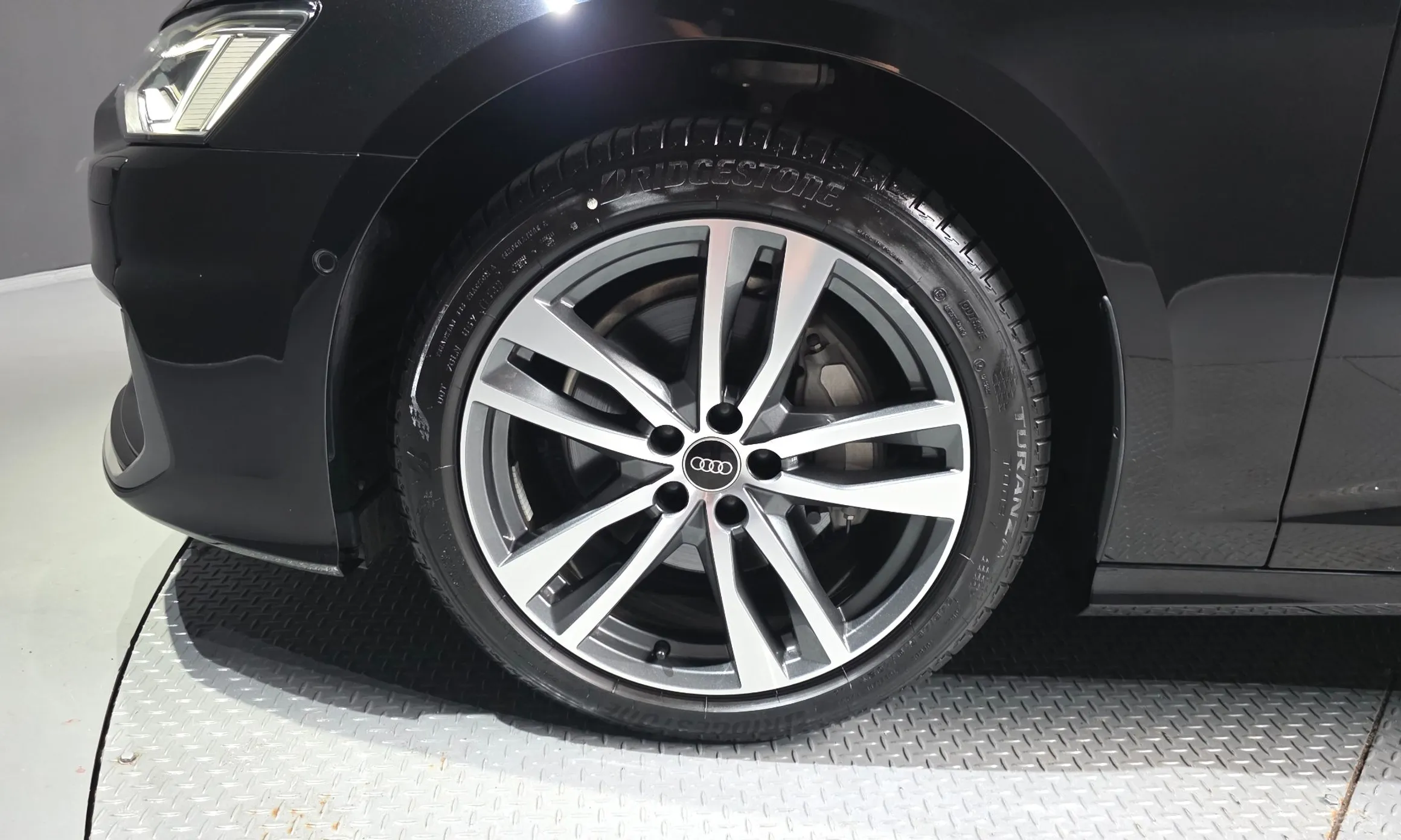 Audi A6 (C8) превью 5