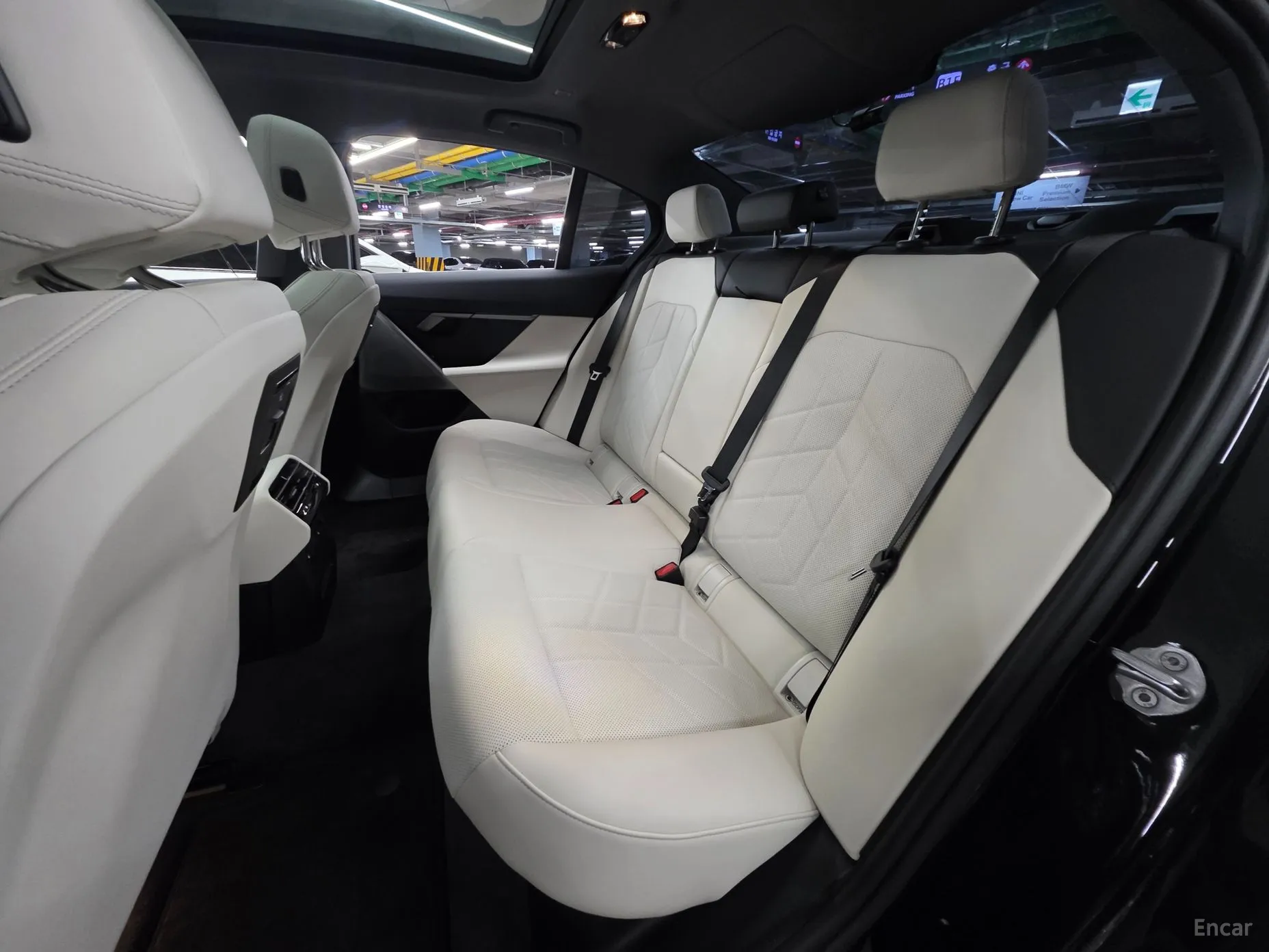 BMW 5 Series (G60) превью 11