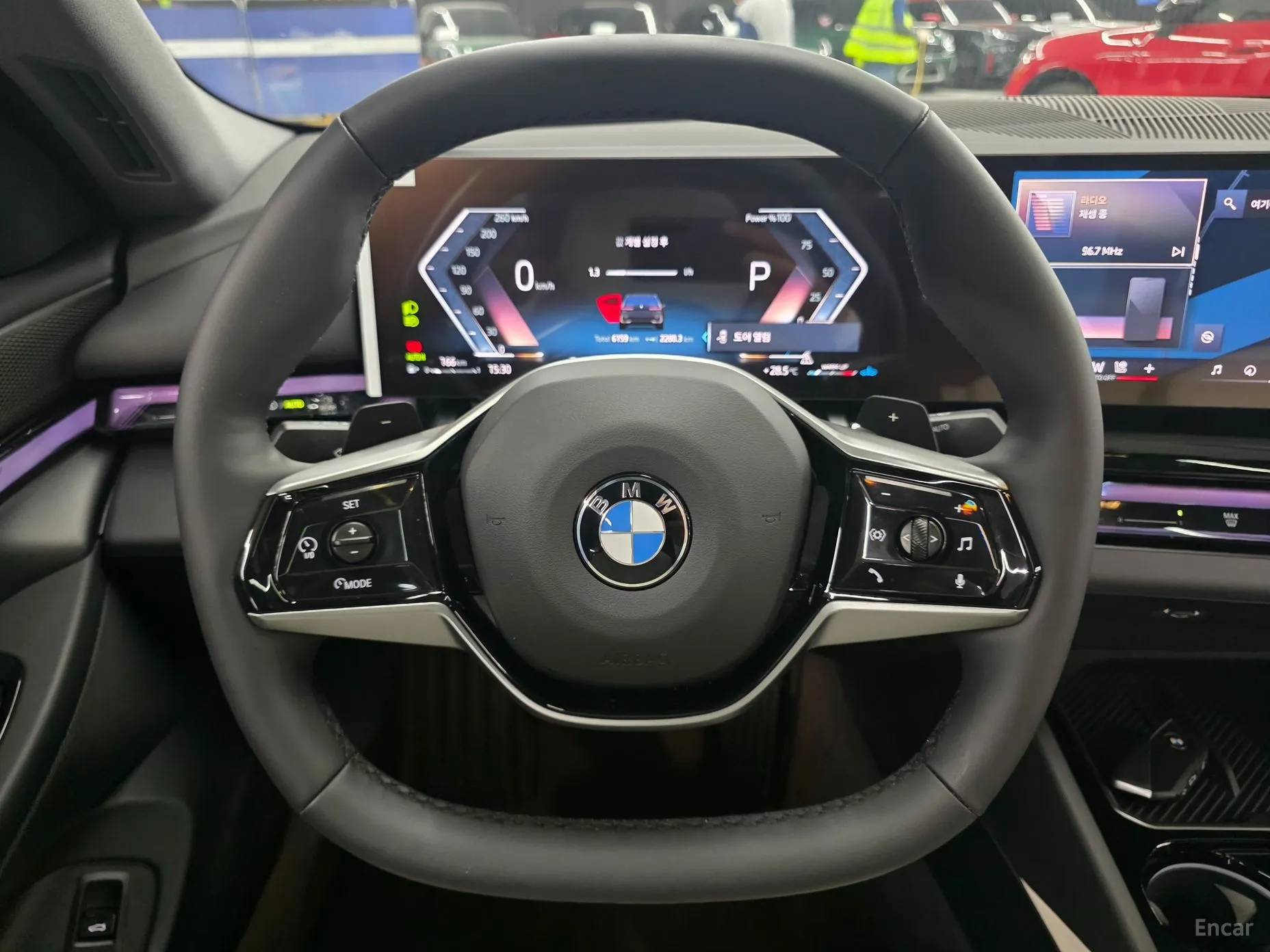 BMW 5 Series (G60) превью 12