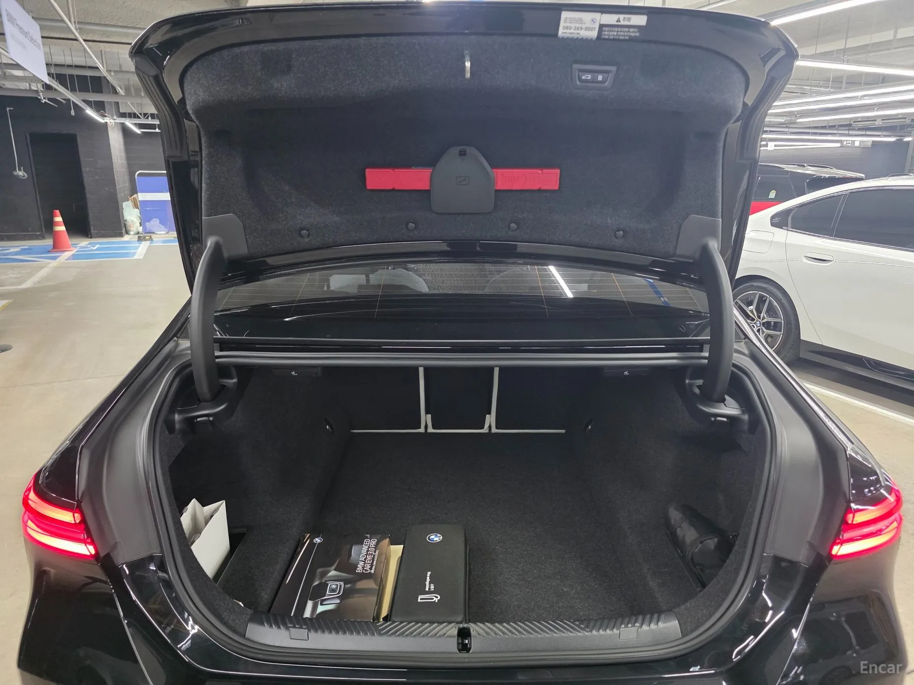 BMW 5 Series (G60) превью 19