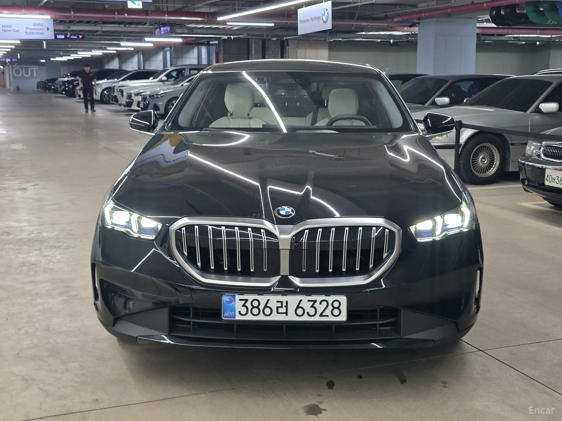 BMW 5 Series (G60) превью 3