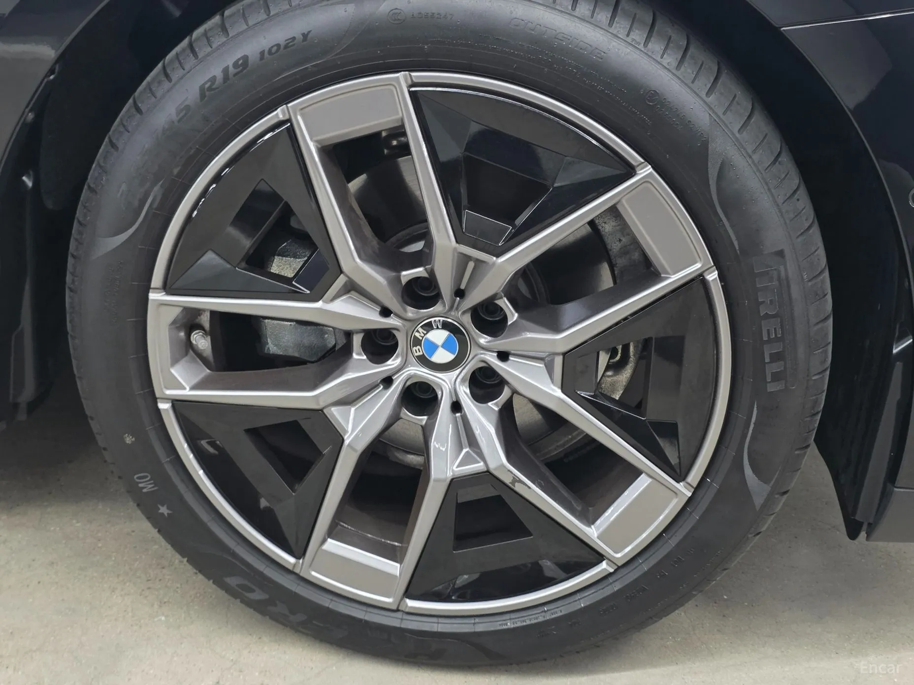 BMW 5 Series (G60) превью 5