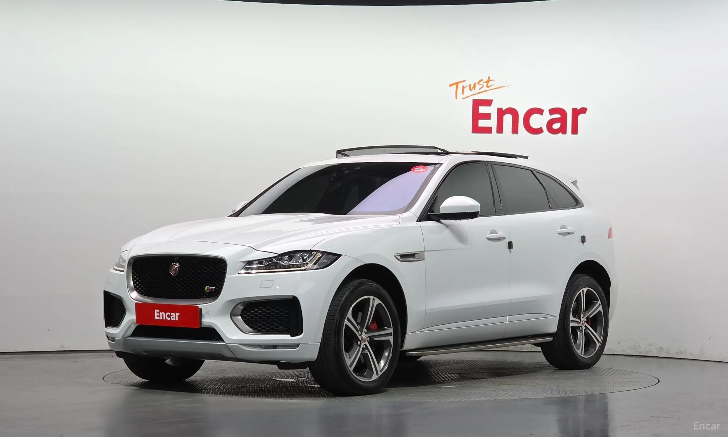 Jaguar F-PACE