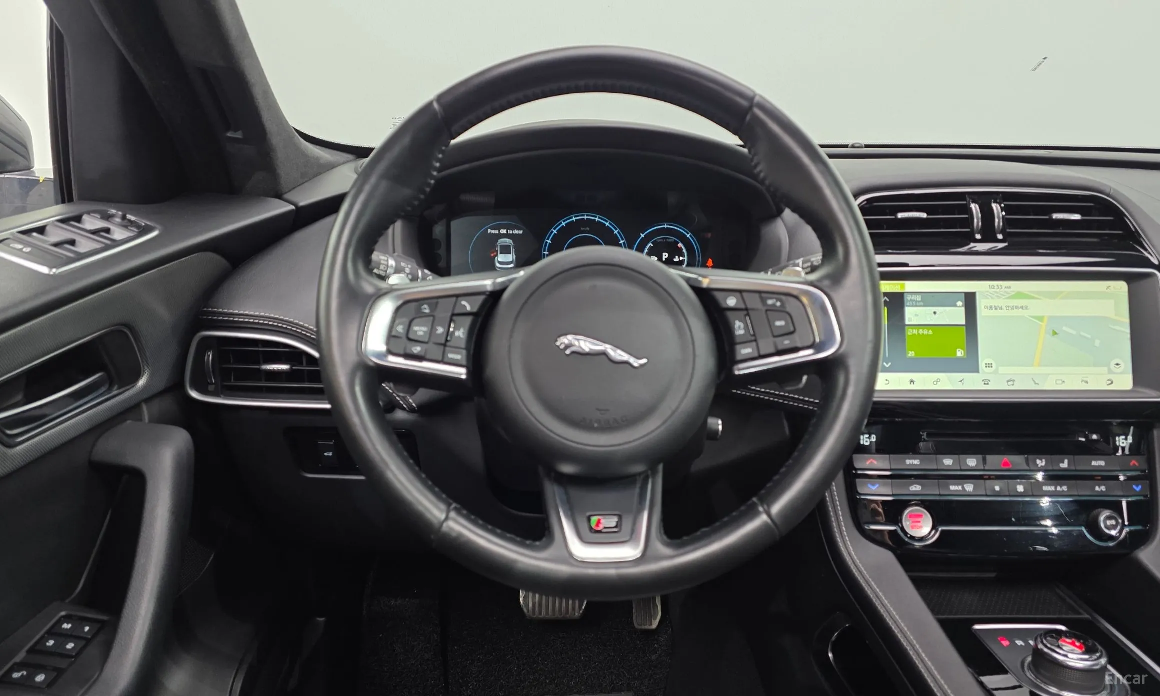 Jaguar F-PACE превью 13