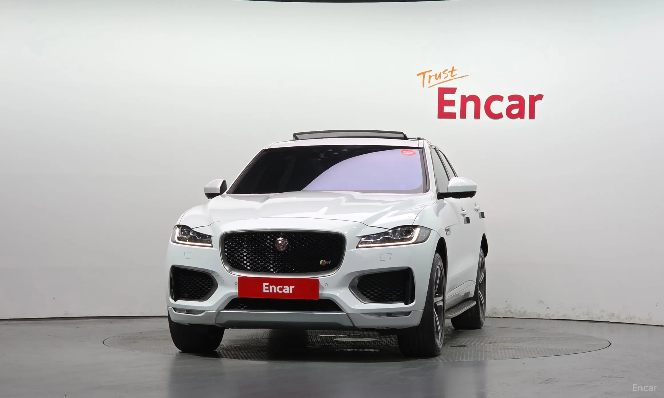 Jaguar F-PACE превью 3