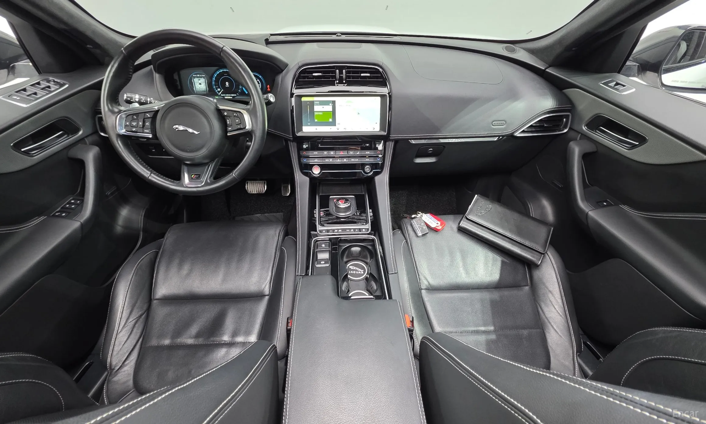 Jaguar F-PACE превью 7