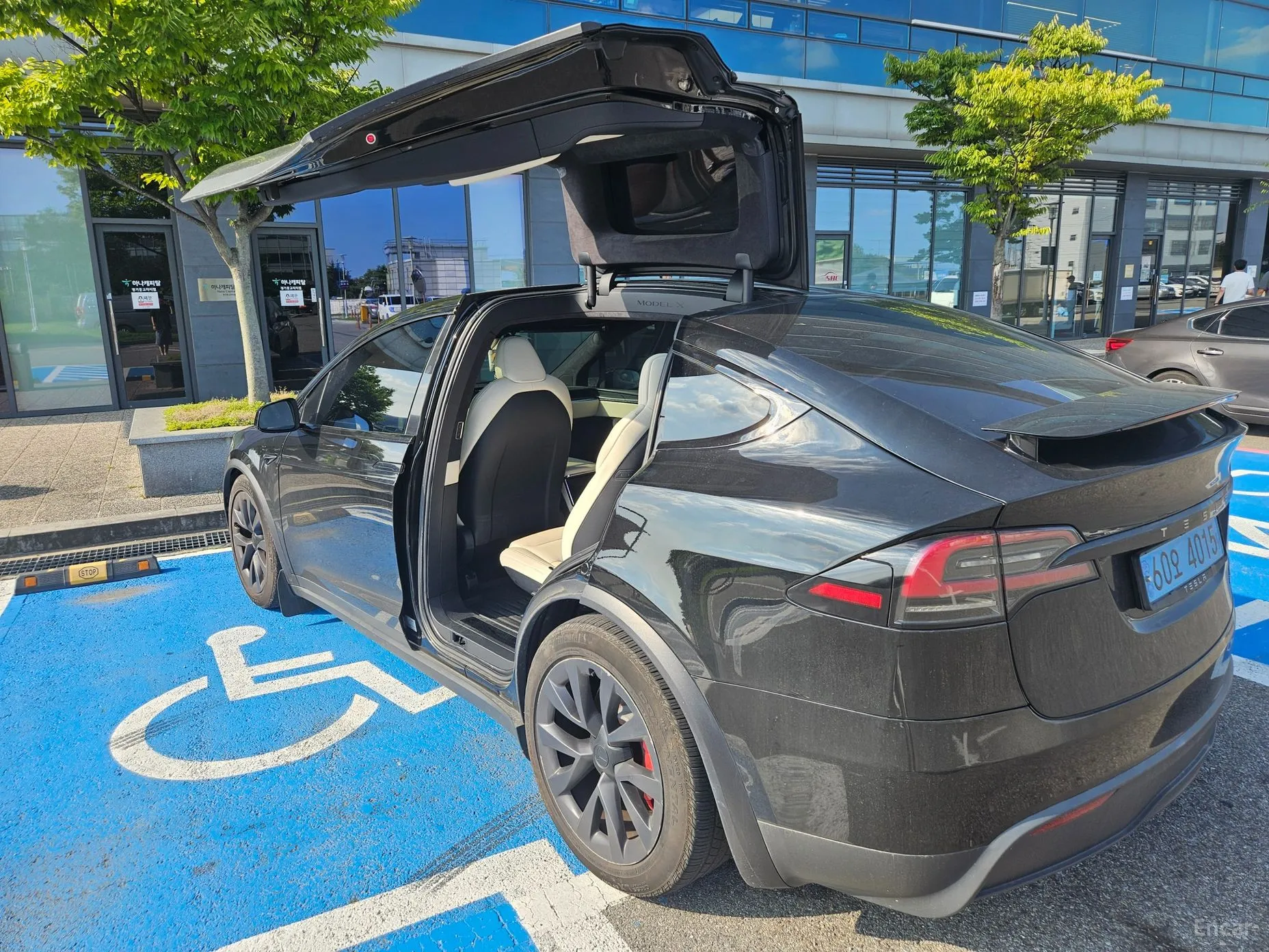 Tesla Model X превью 9