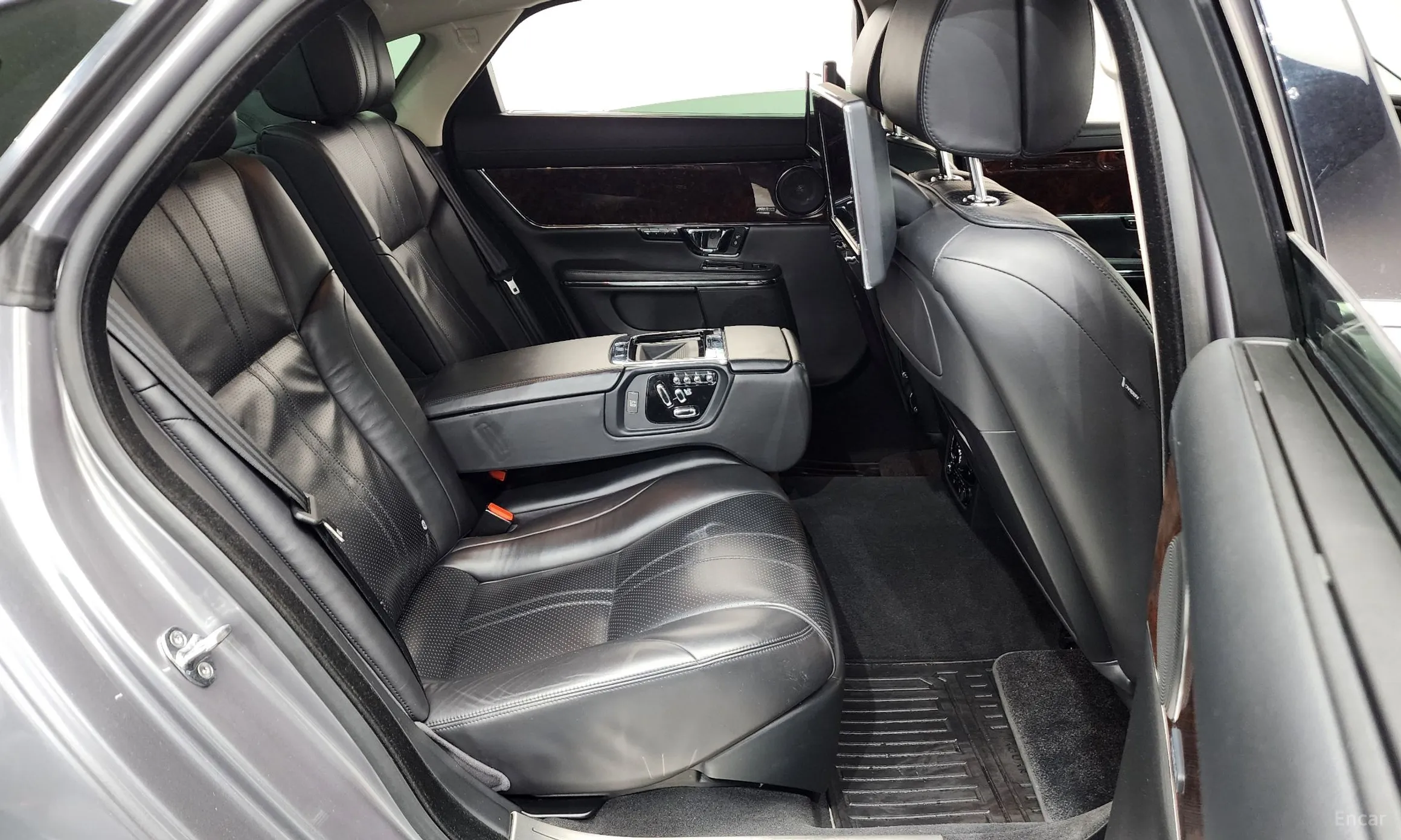 Jaguar All New XJ превью 12