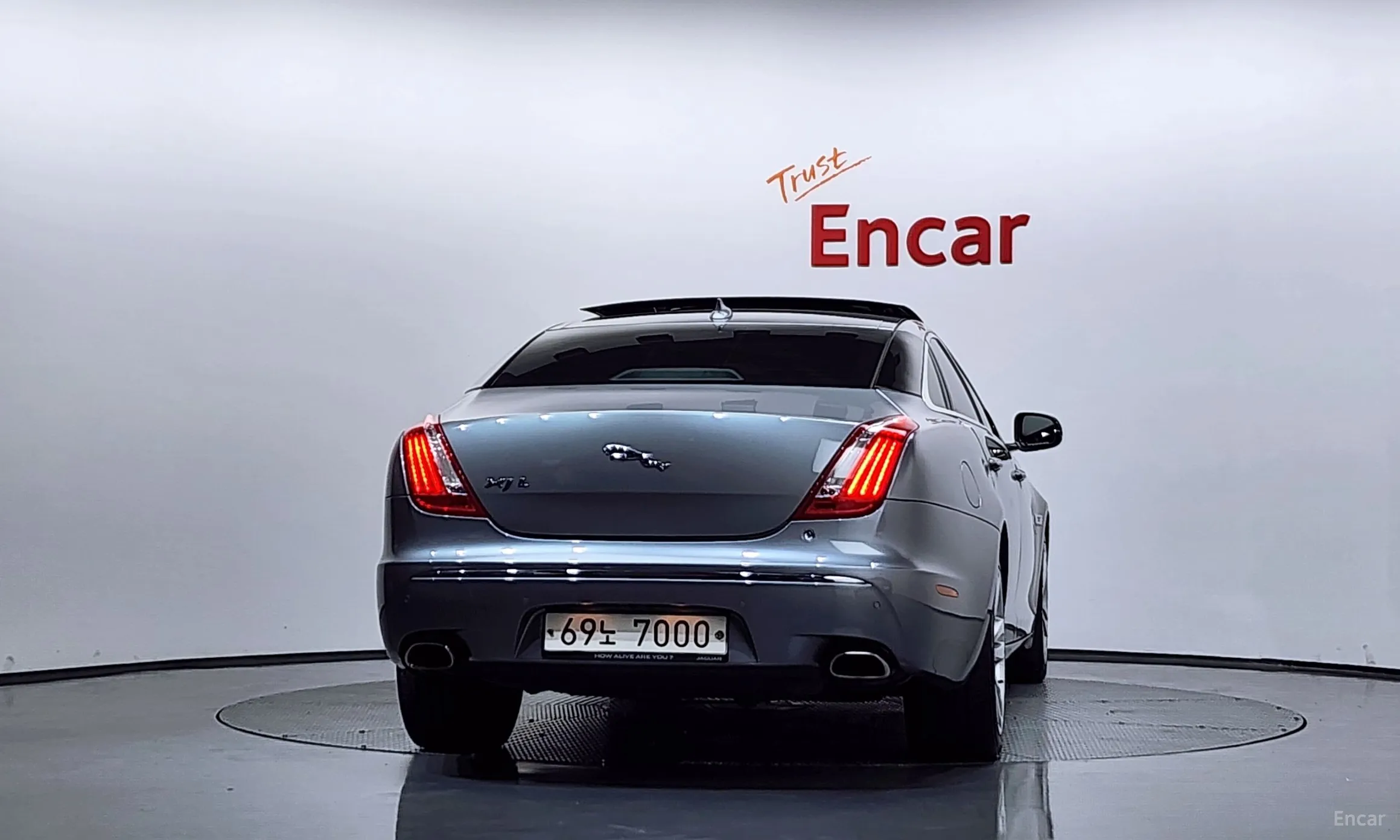 Jaguar All New XJ превью 4