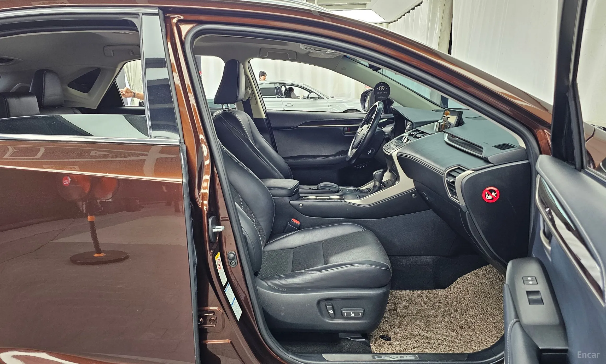 Lexus NX300h превью 11