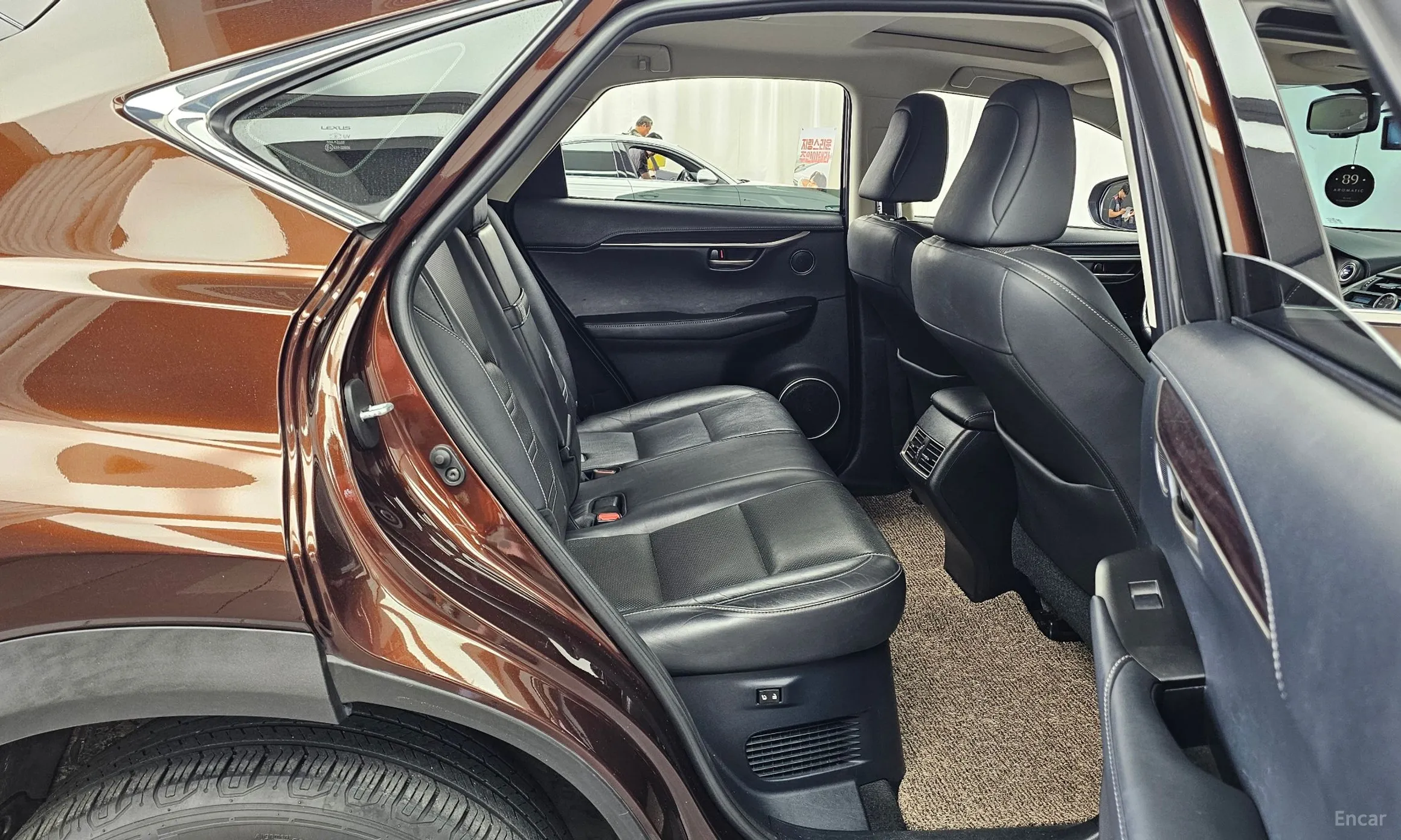 Lexus NX300h превью 12