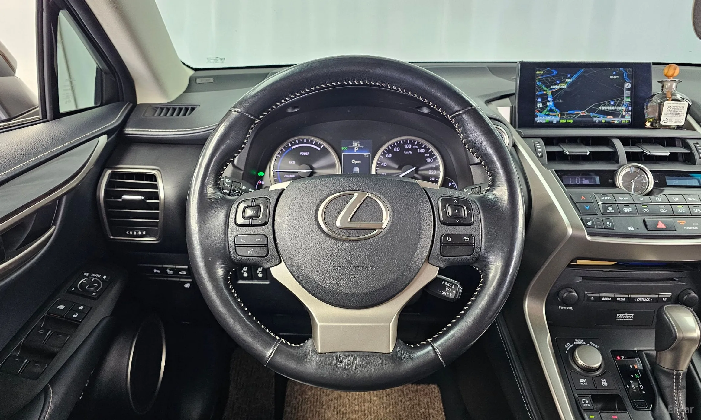 Lexus NX300h превью 13