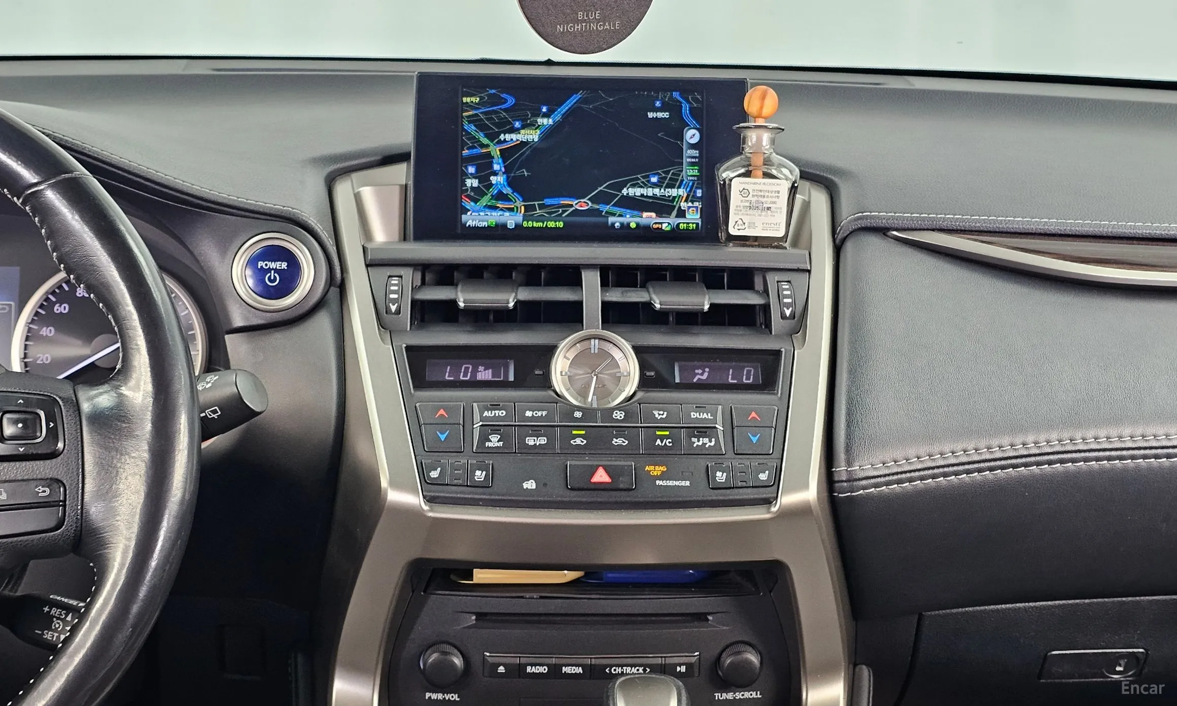 Lexus NX300h превью 14
