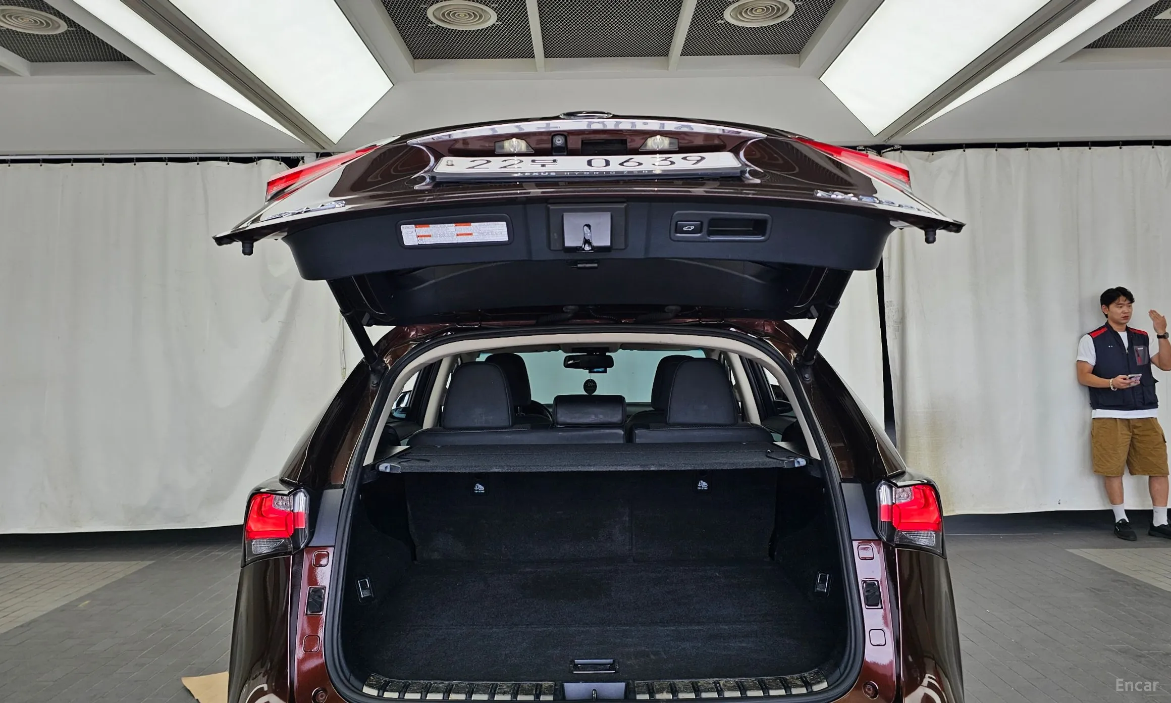 Lexus NX300h превью 20