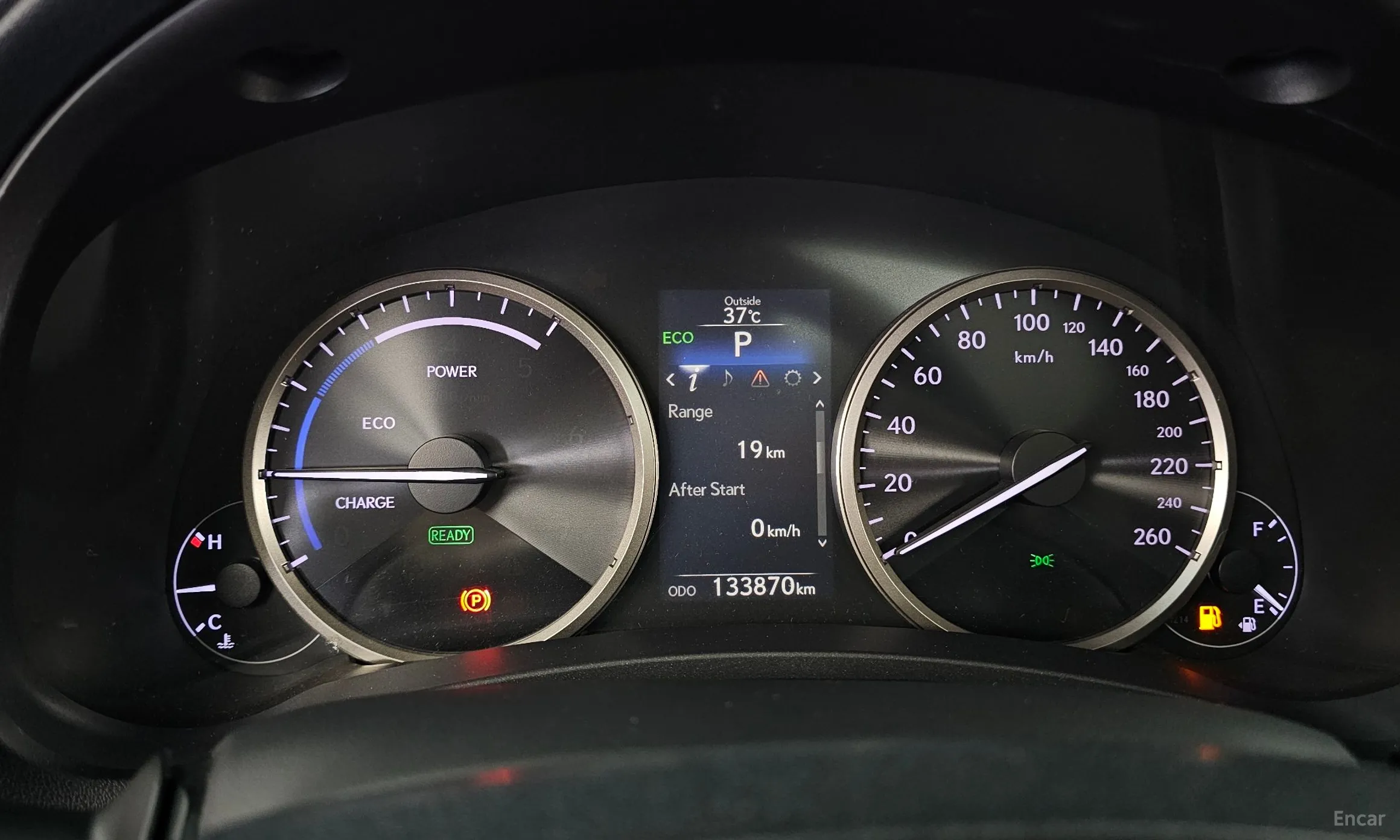 Lexus NX300h превью 8