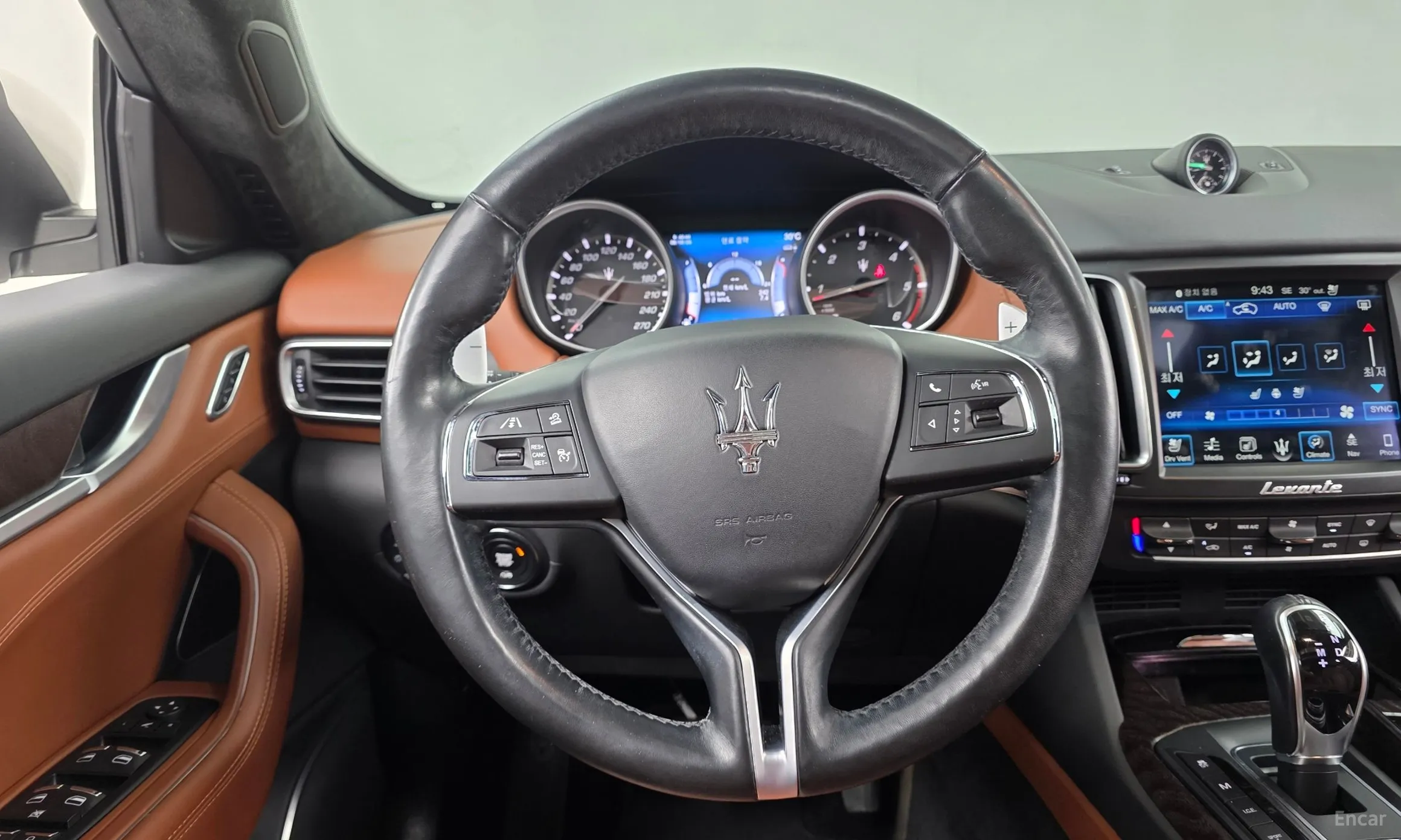 Maserati Levante превью 13