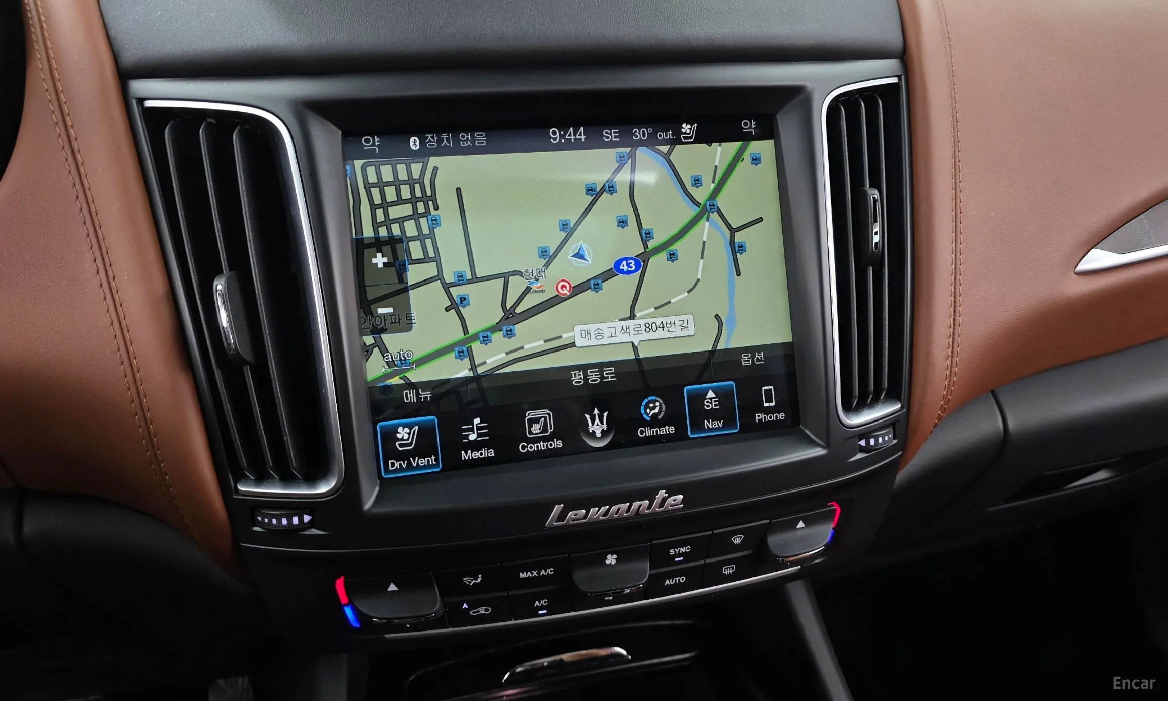 Maserati Levante превью 14