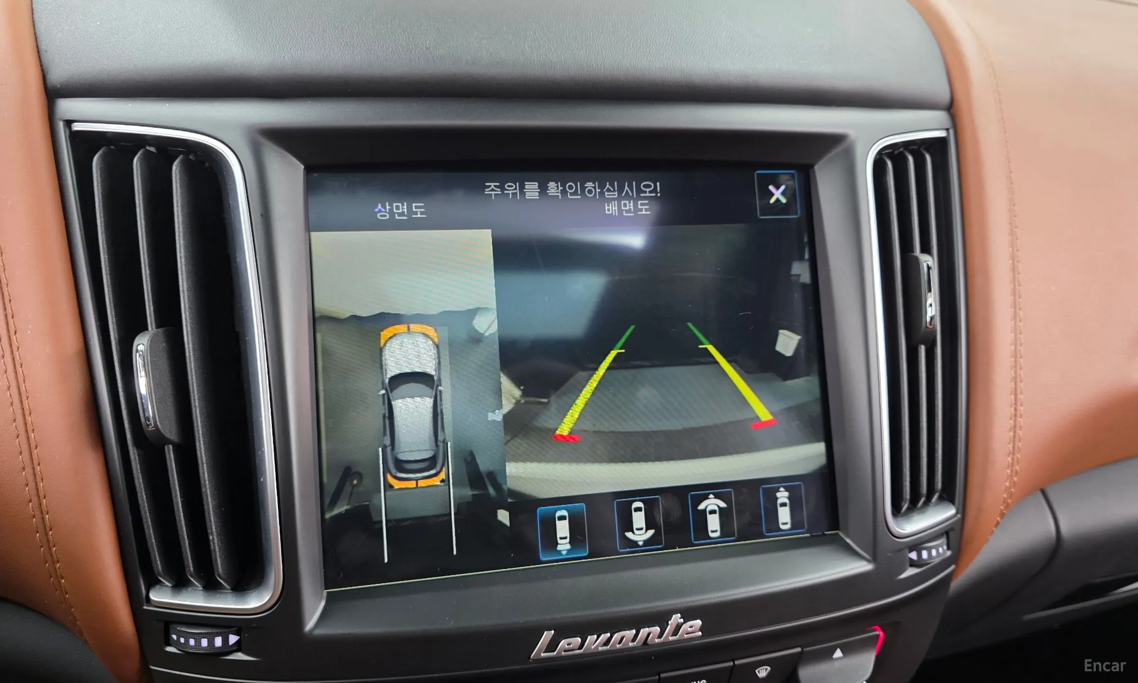 Maserati Levante превью 15