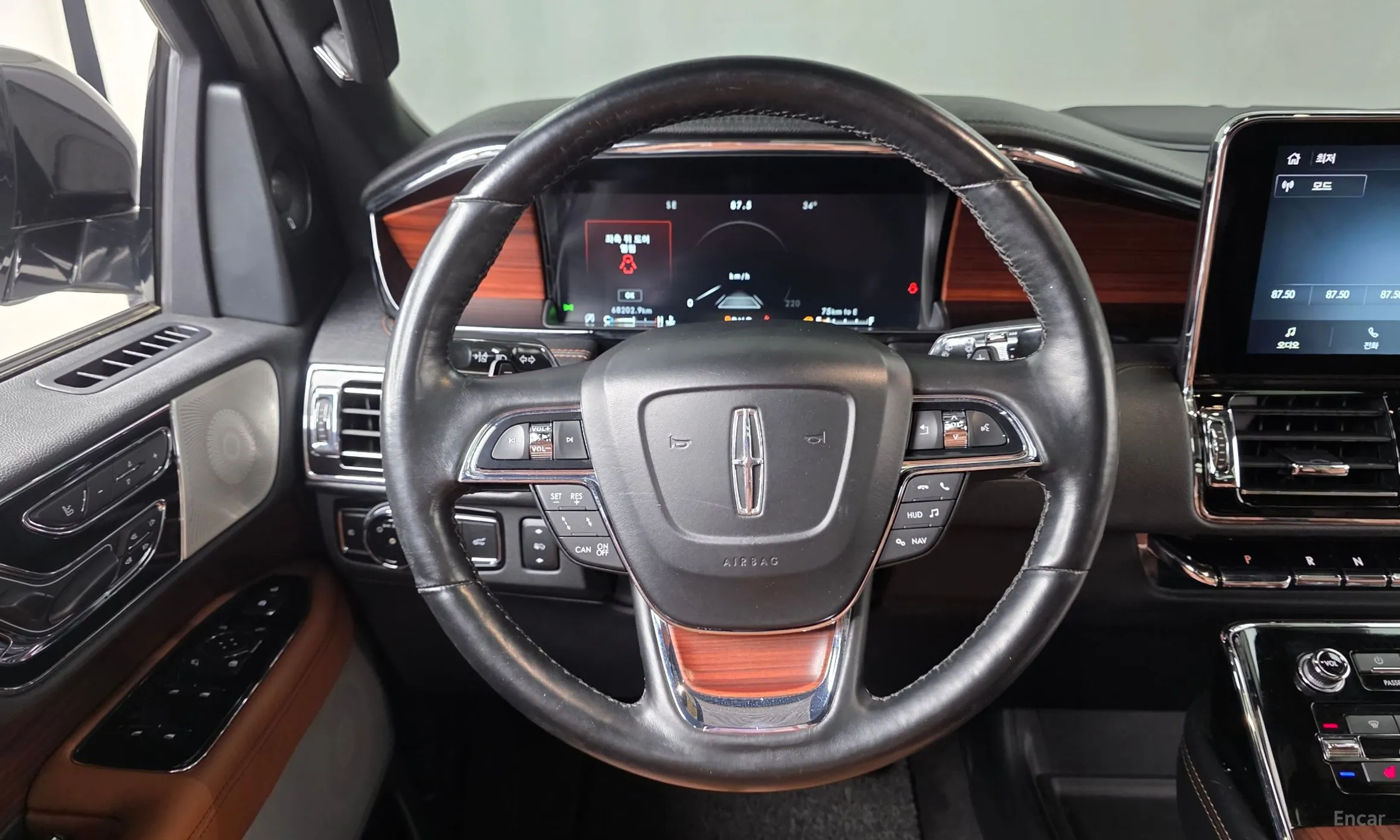 Lincoln Navigator 4th generation превью 13