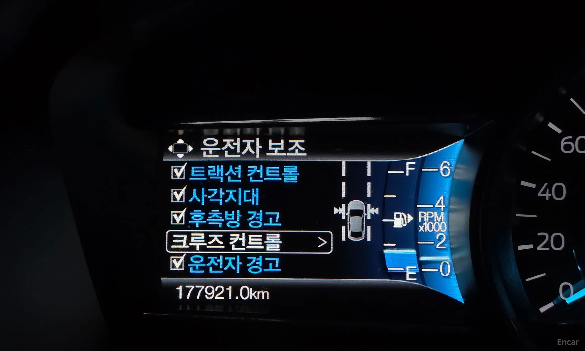Ford Explorer превью 18
