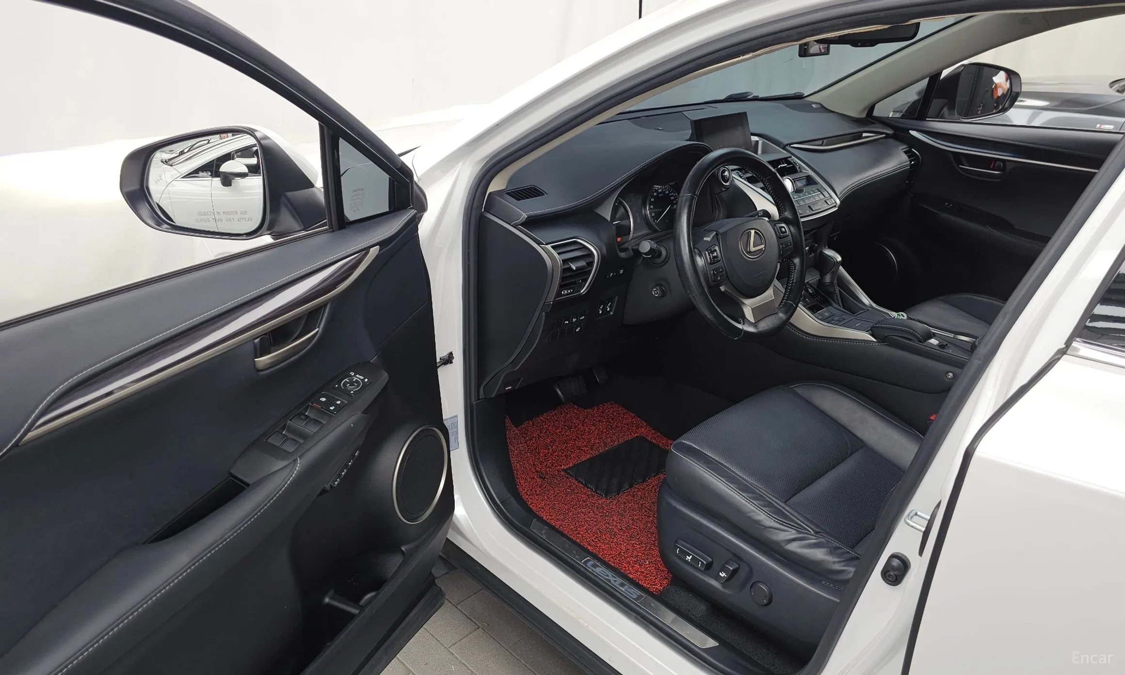 Lexus NX300h превью 10