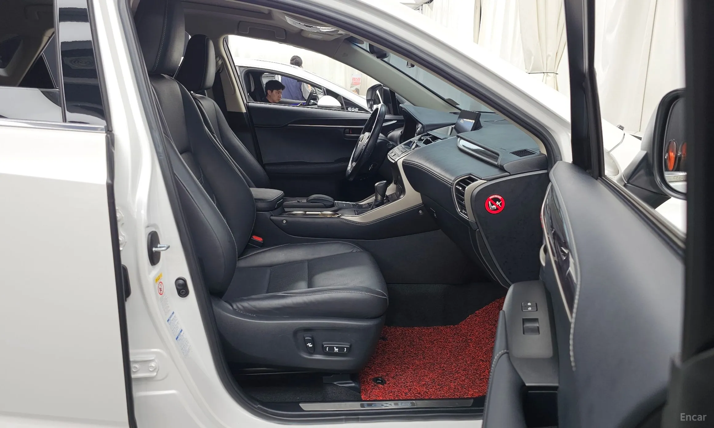 Lexus NX300h превью 11