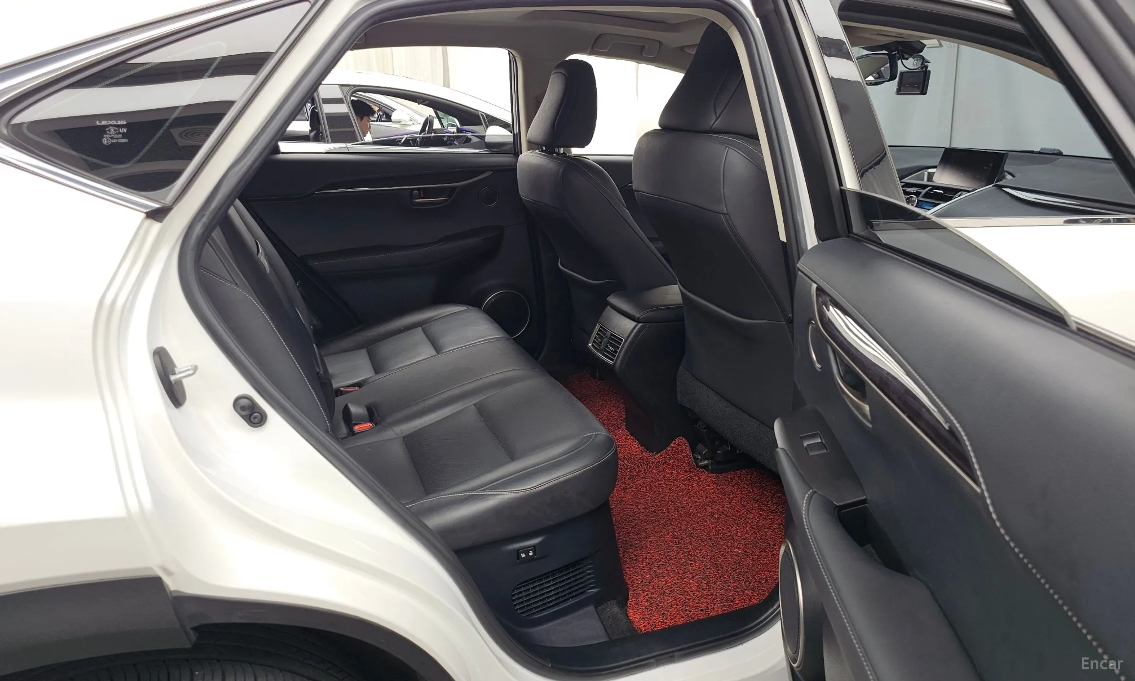 Lexus NX300h превью 12