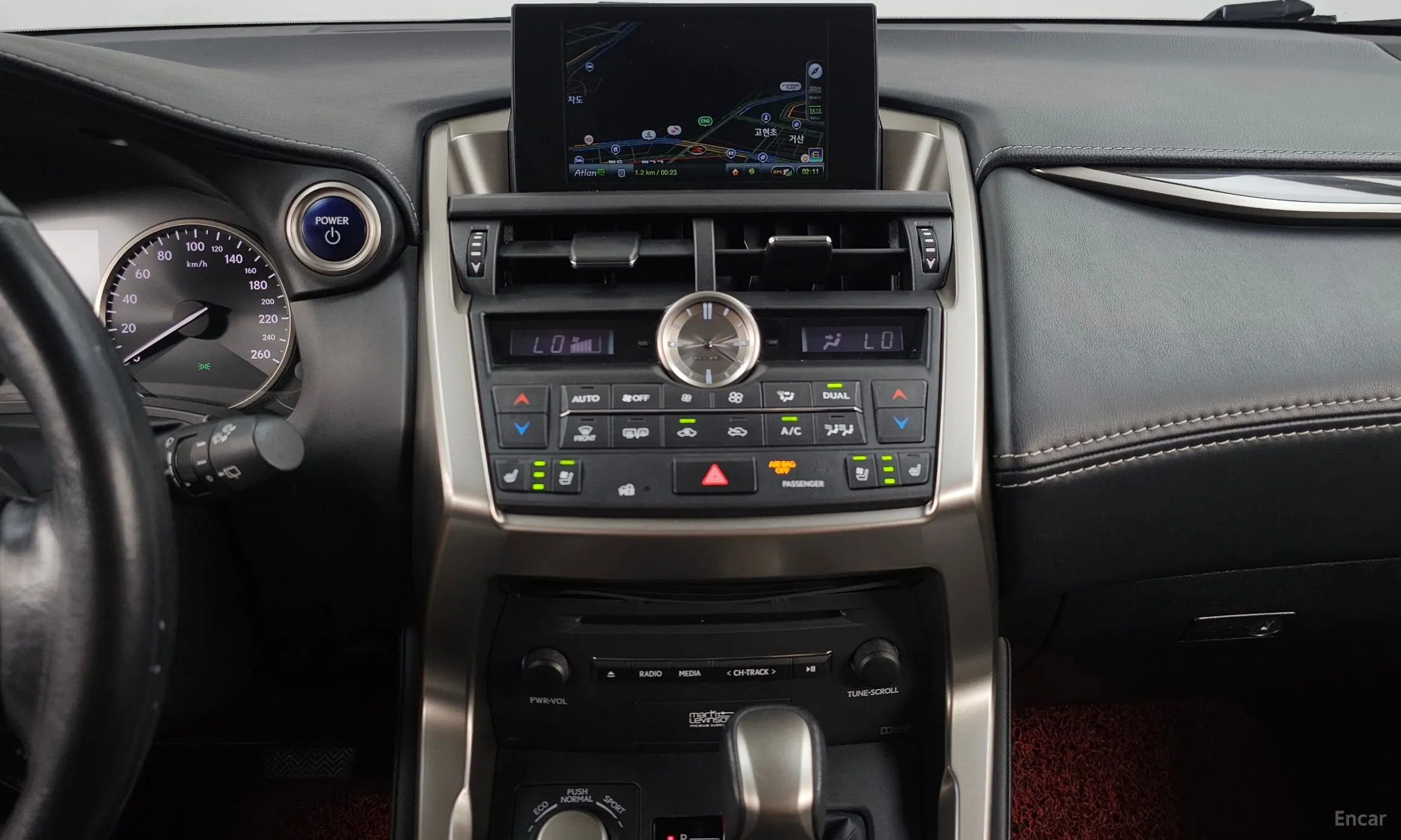 Lexus NX300h превью 14