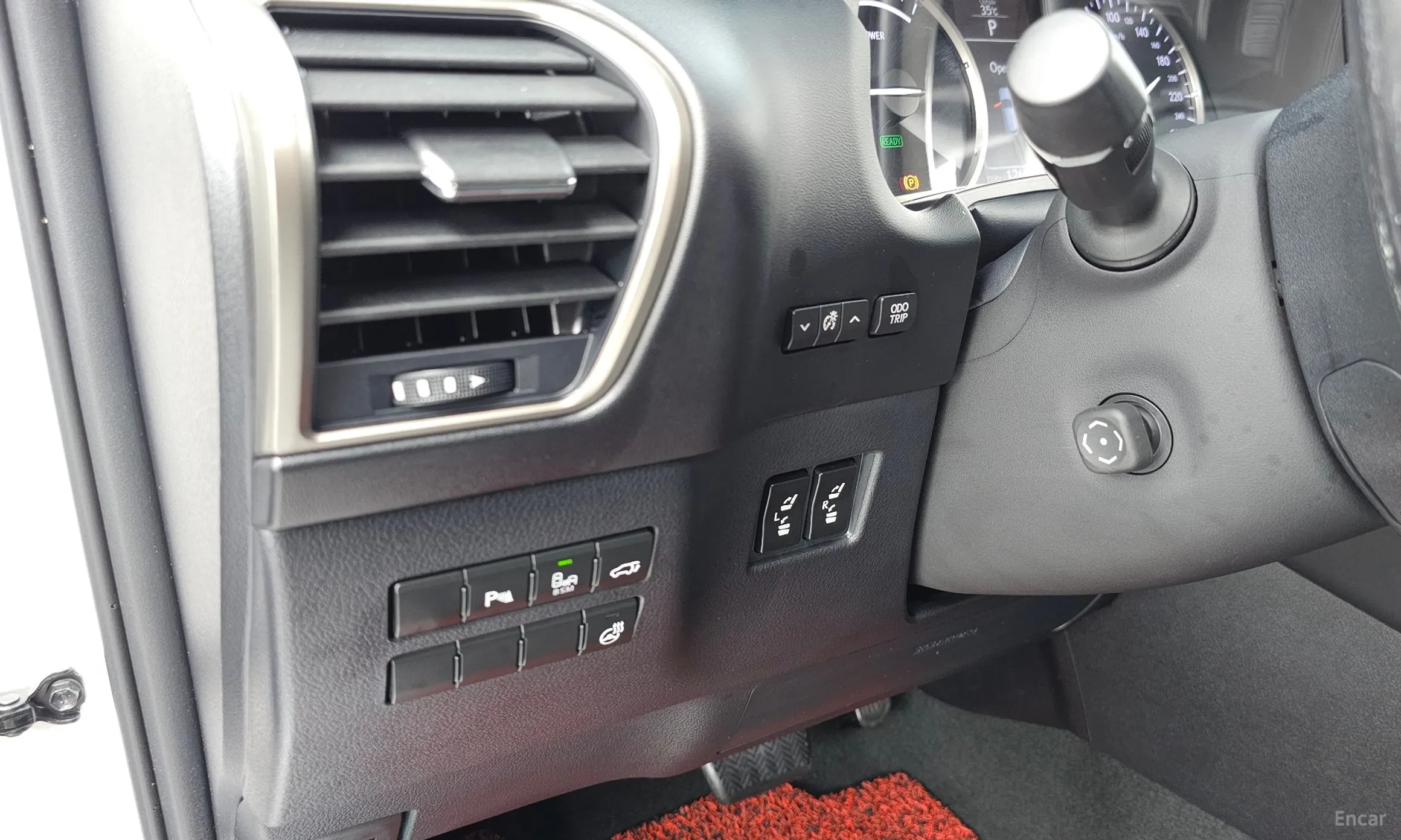 Lexus NX300h превью 16