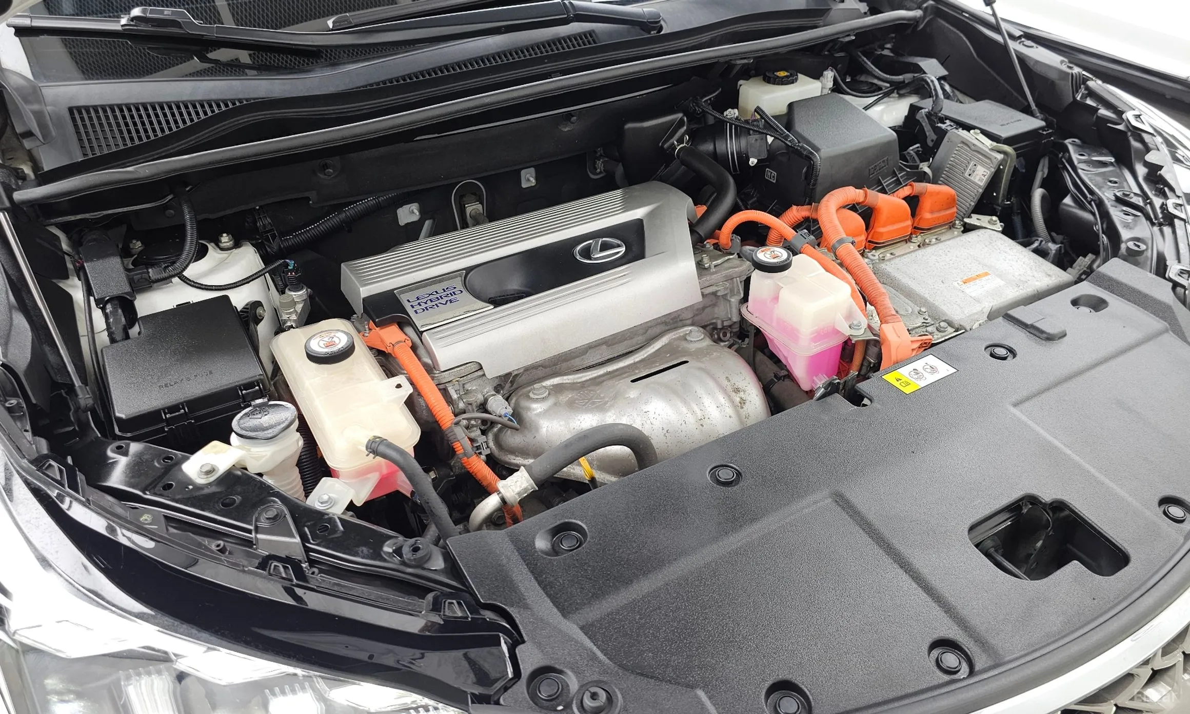 Lexus NX300h превью 6