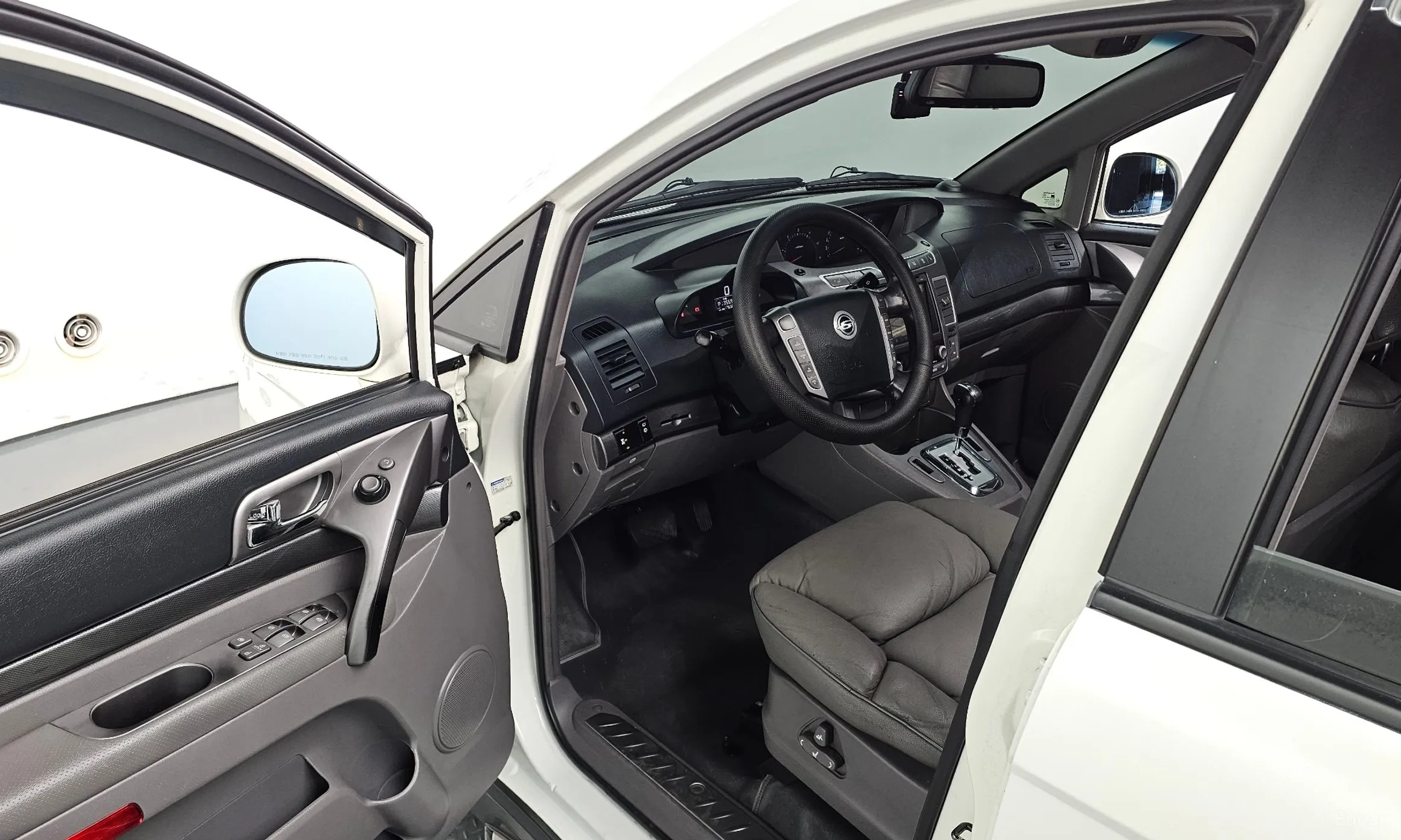 KG Mobility (SsangYong) Korando Turismo превью 10