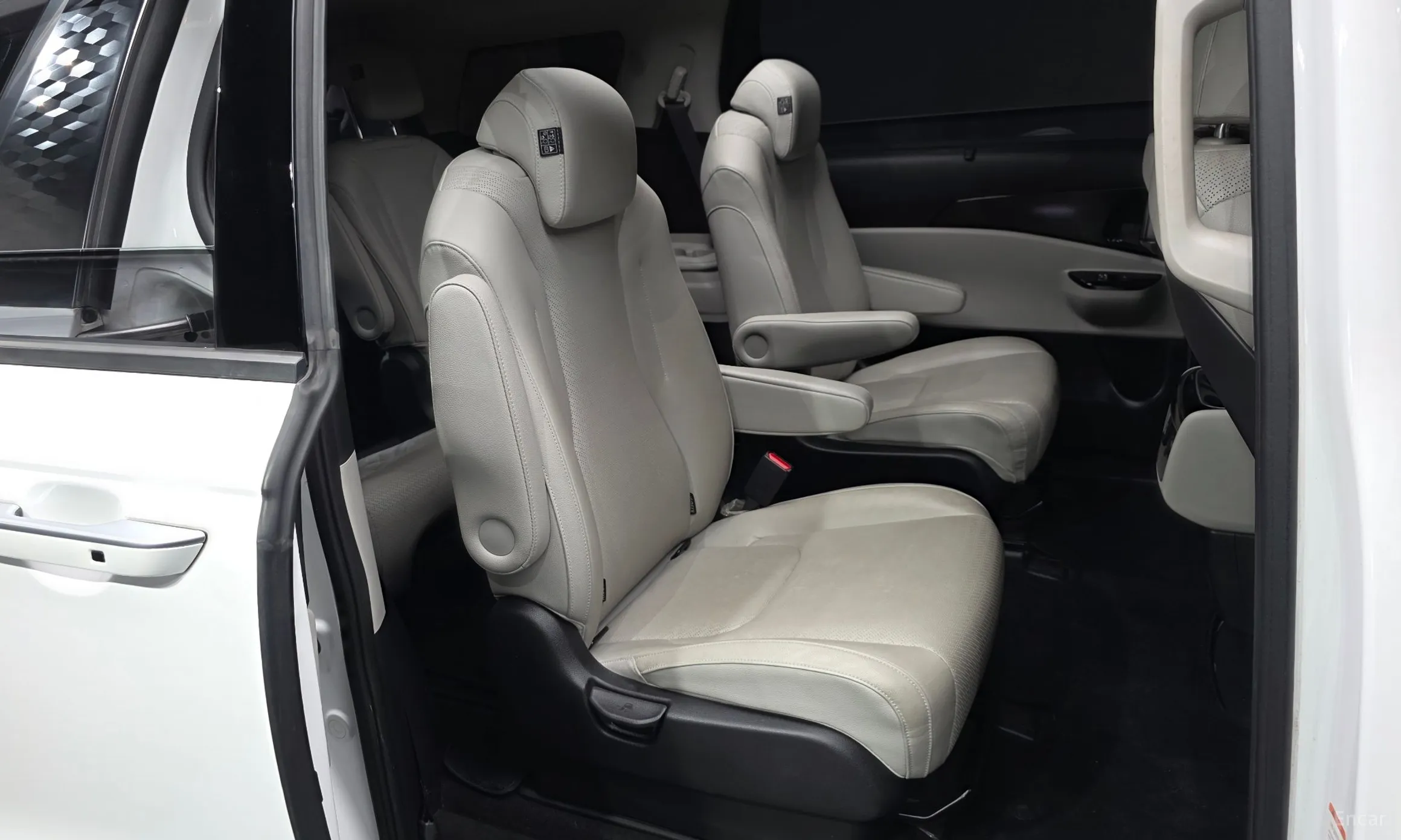 Kia Carnival Gen 4 превью 12