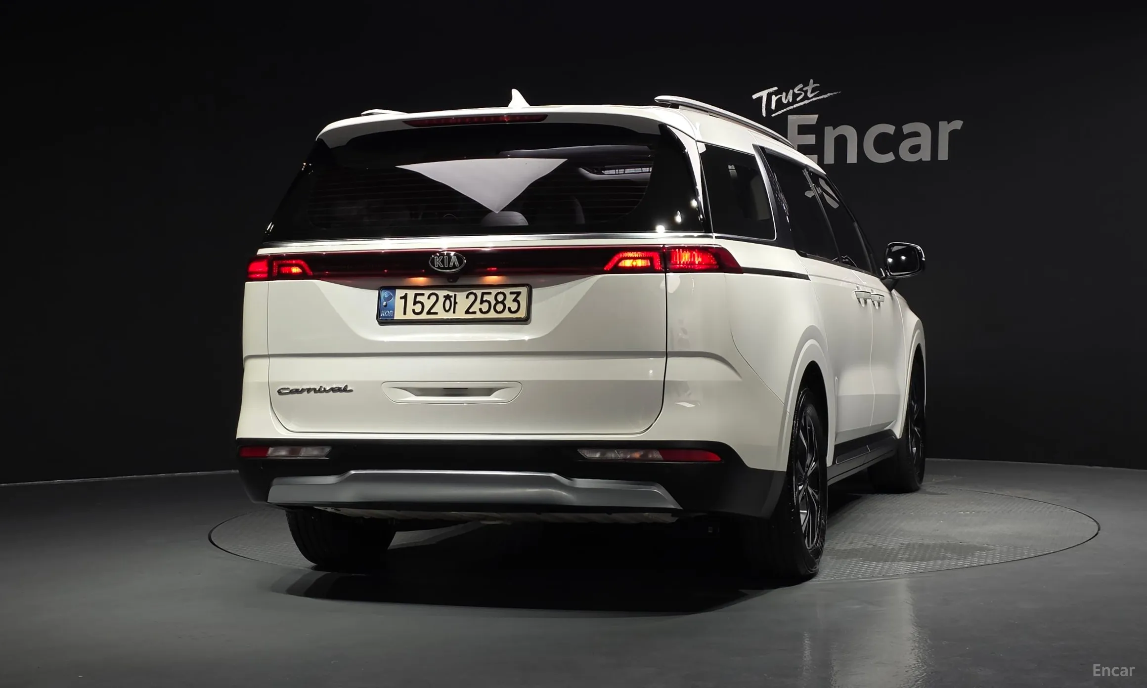 Kia Carnival Gen 4 превью 4